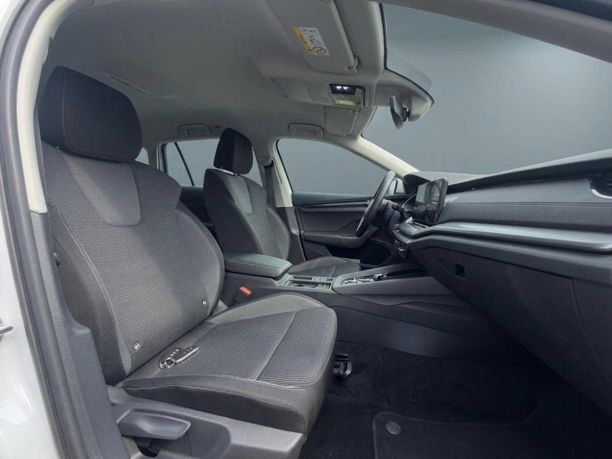 SKODA Octavia Combi 2.0 TDI DSG Style-image-11