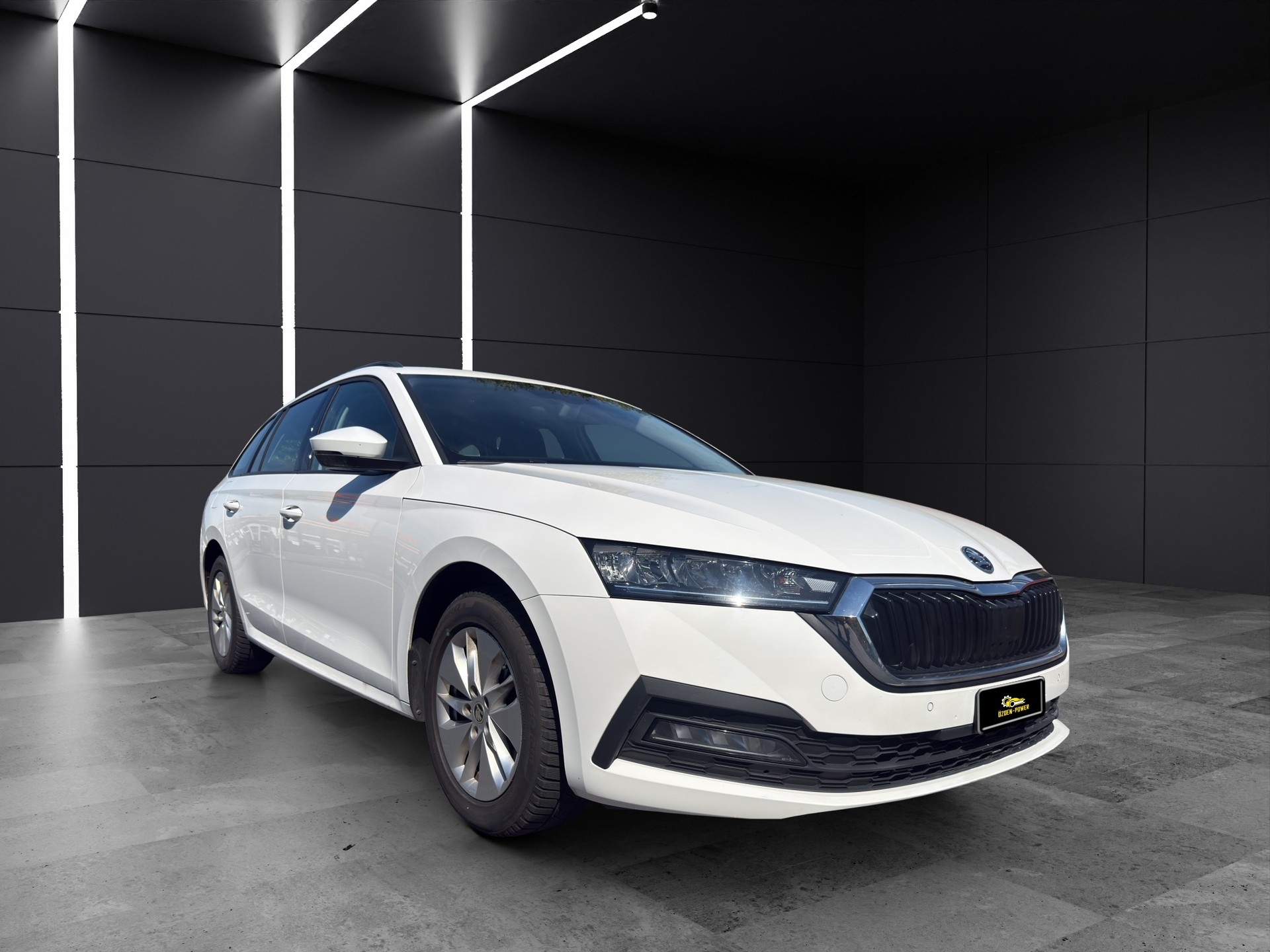 SKODA Octavia Combi 2.0 TDI DSG Style-showroom-element-2