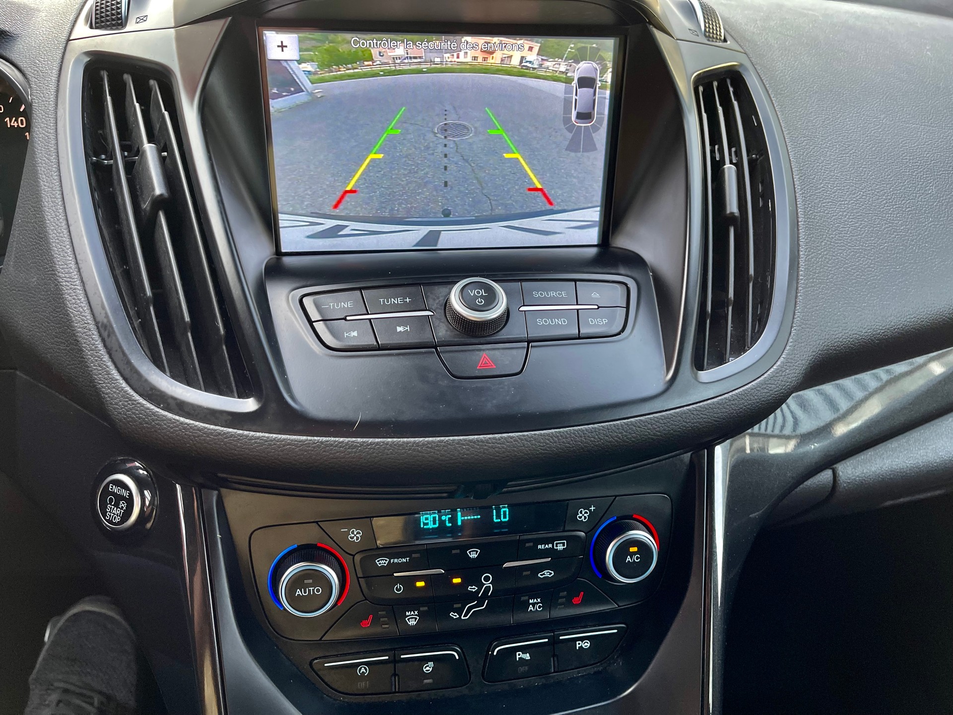 FORD Kuga 1.5 SCTi Titanium 4WD Automatic-showroom-element-1