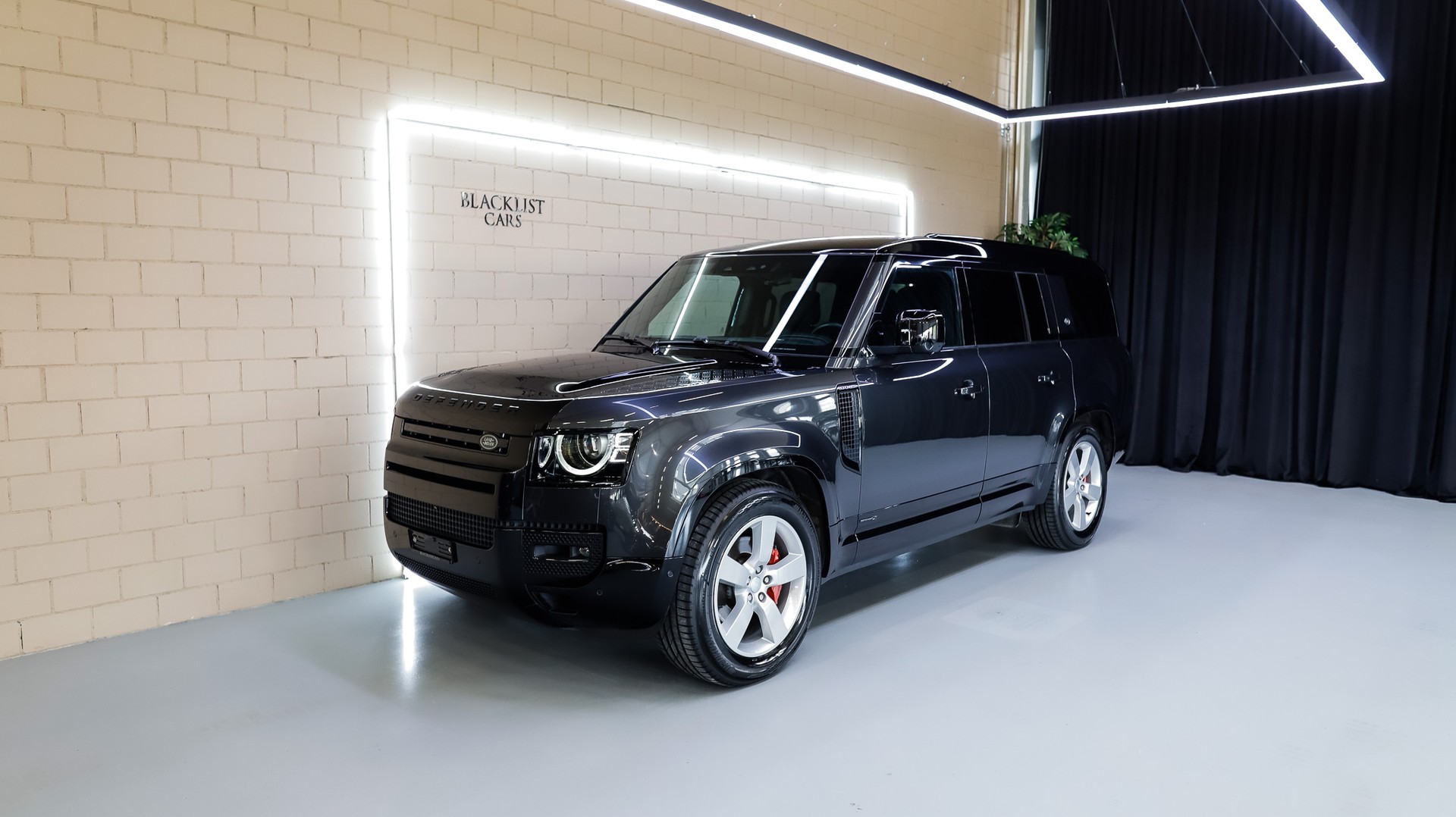 LAND ROVER Defender 130 3.0 D I6 300 X-Dynamic HSE AWD AT8