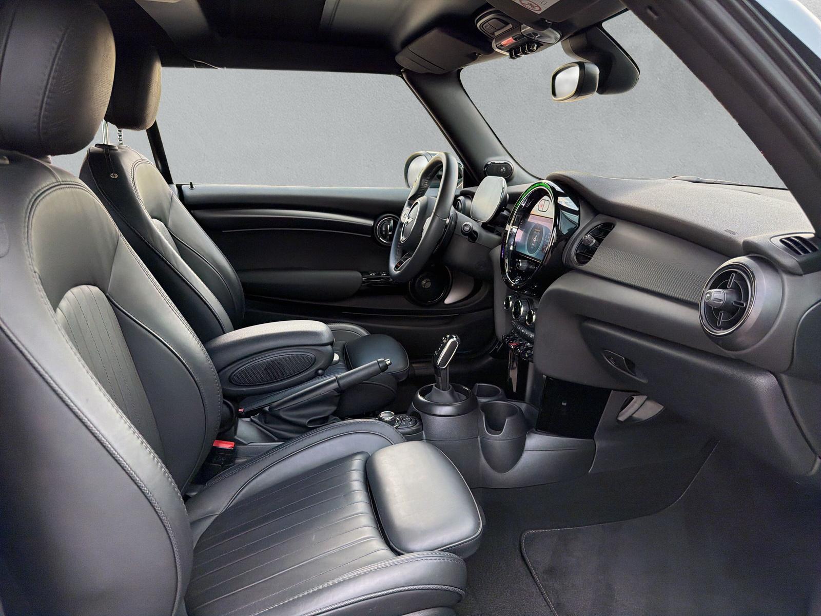 MINI Cooper S Cabrio F57 2.0i (CH)-image-41