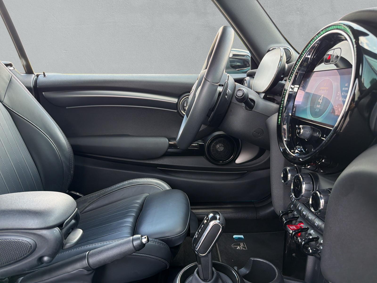 MINI Cooper S Cabrio F57 2.0i (CH)-image-42