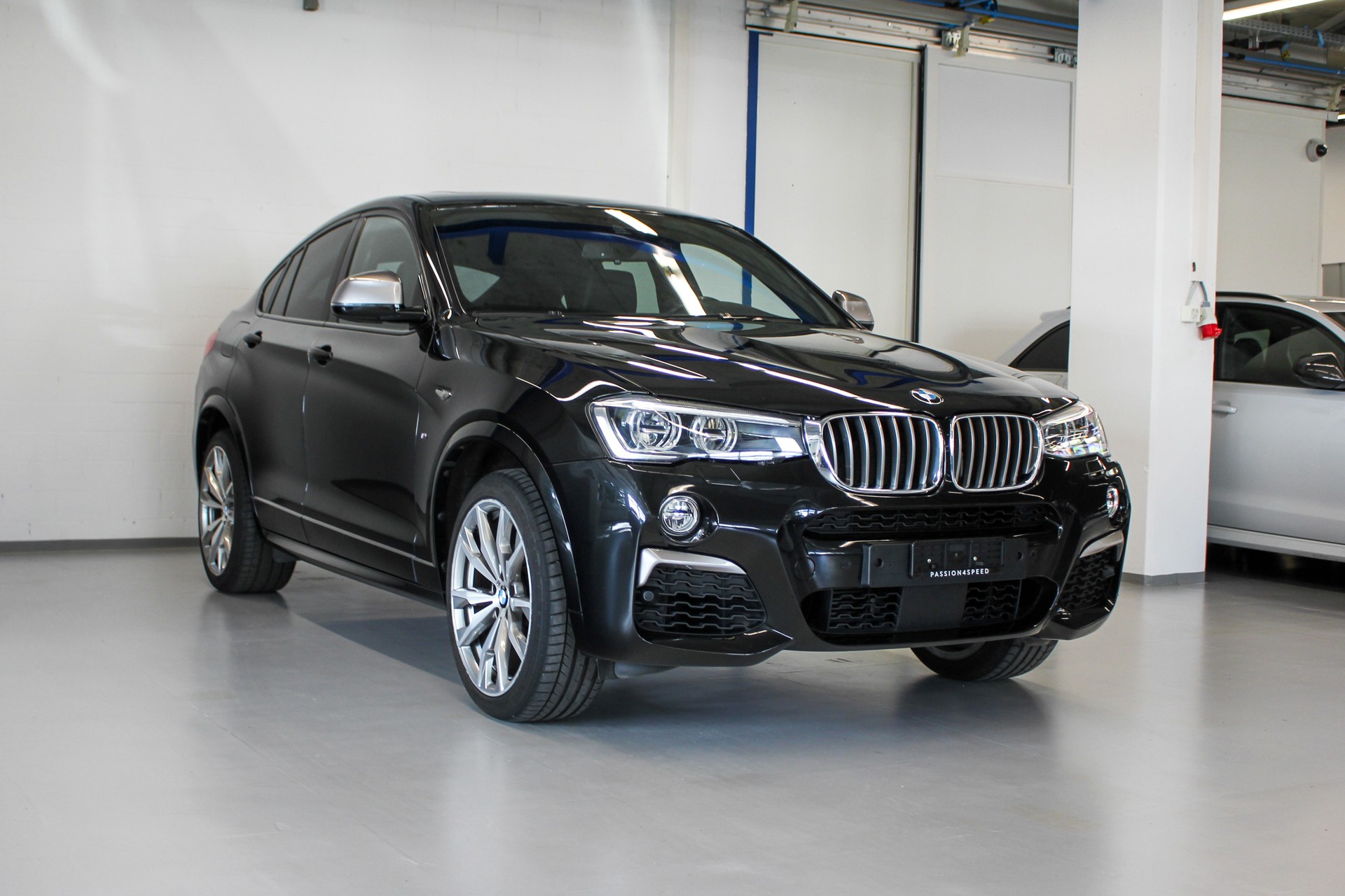 BMW X4 M 40i Steptronic-showroom-element-2