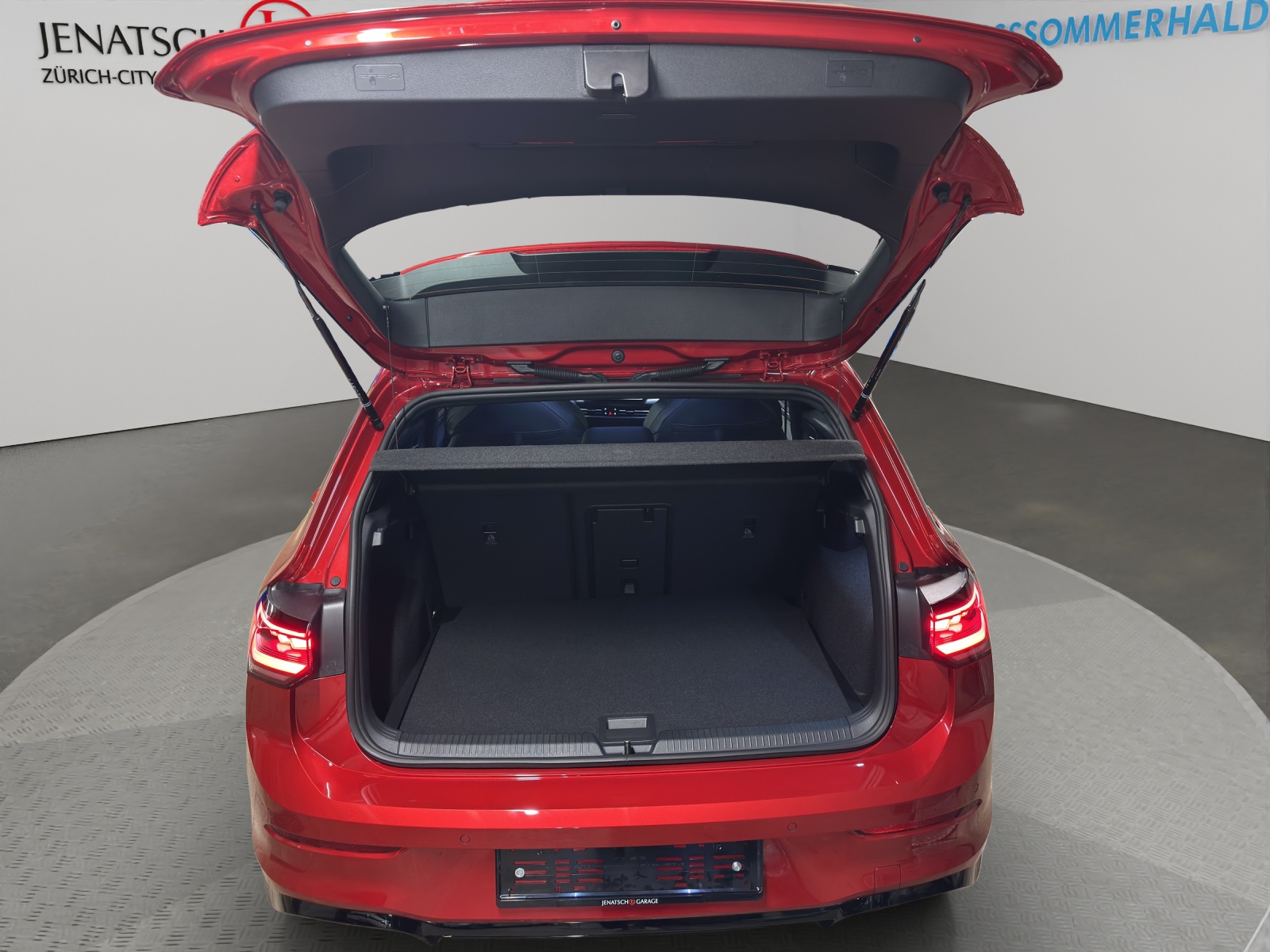 VW Golf VIII 1.5 eTSI R-Line DSG-image-12