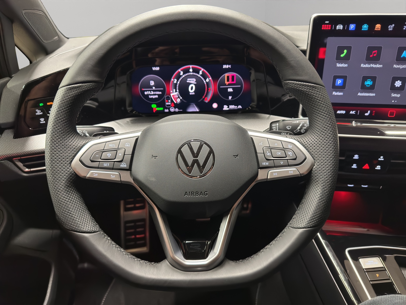 VW Golf VIII 1.5 eTSI R-Line DSG-image-6