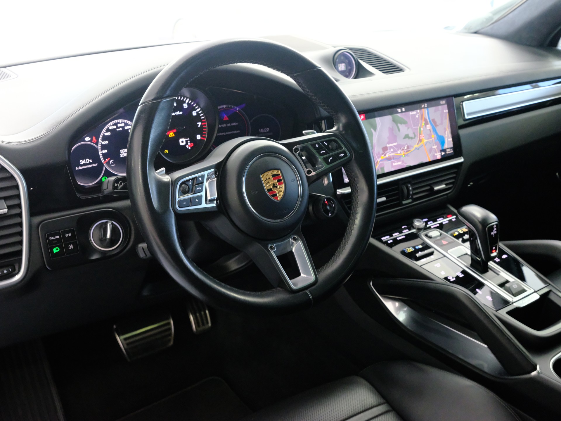 PORSCHE Cayenne Turbo-image-9