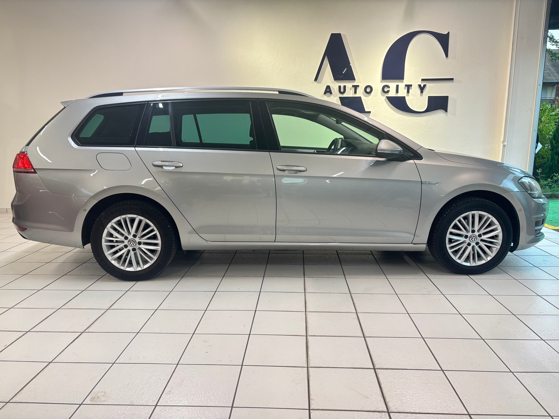 VW Golf Variant 1.4 TSI Cup DSG-image-2