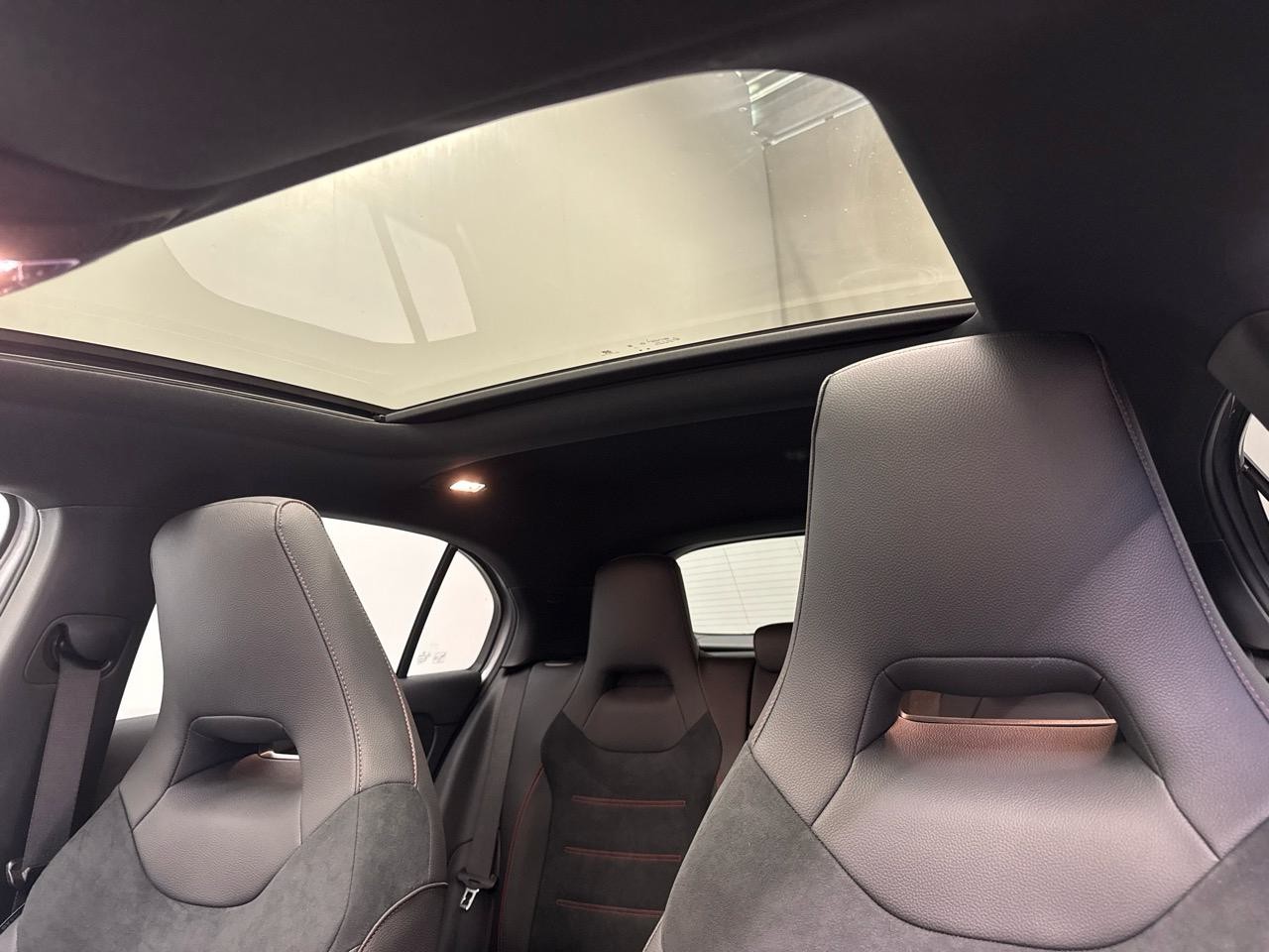MERCEDES-BENZ A 250 e DCT AMG-image-5
