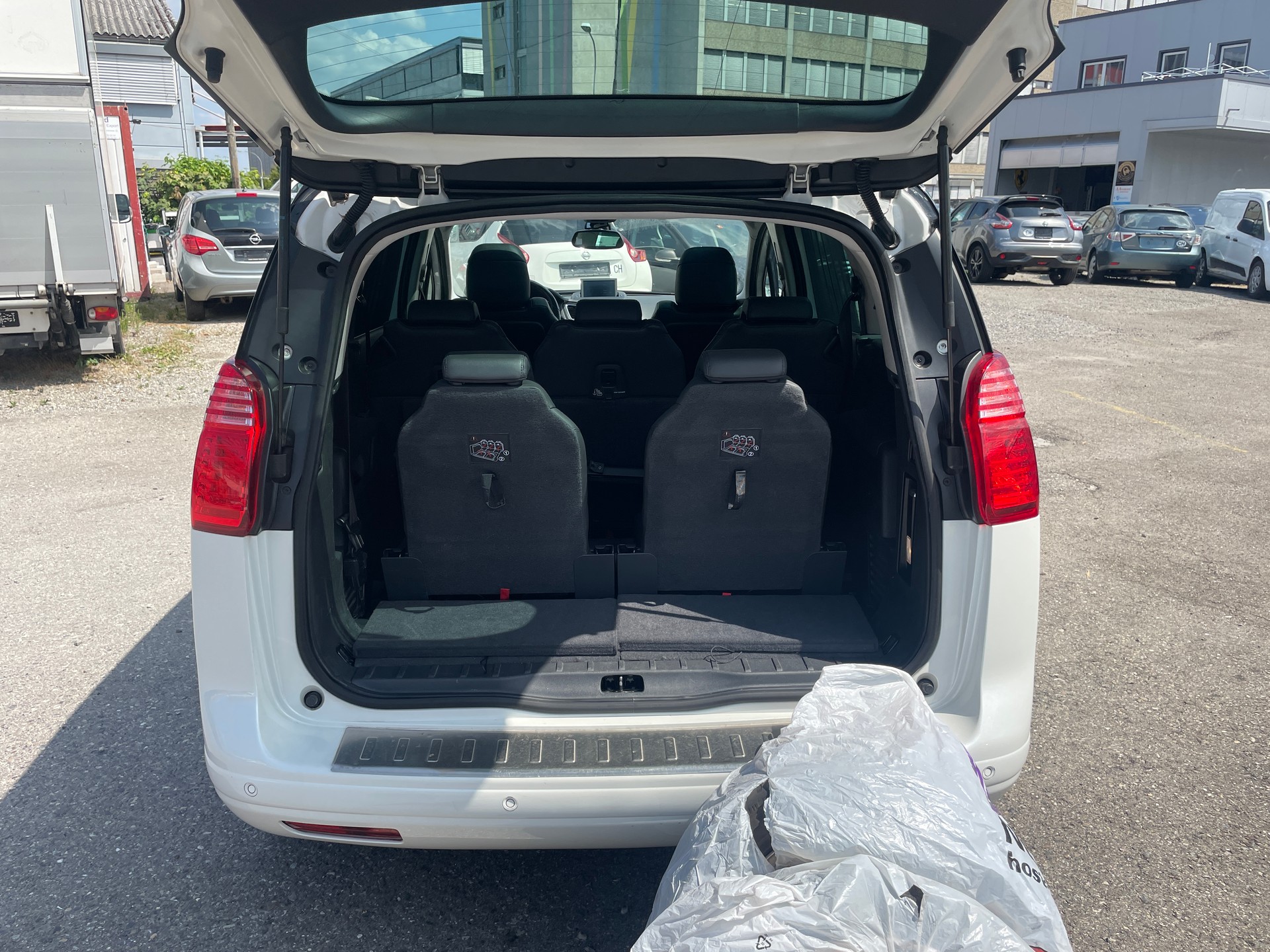 PEUGEOT 5008-image-14