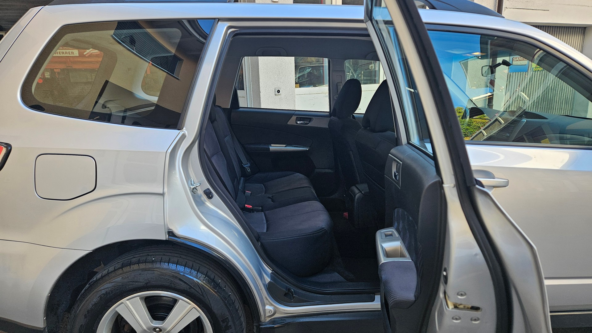 SUBARU Forester 2.0X Swiss-image-11