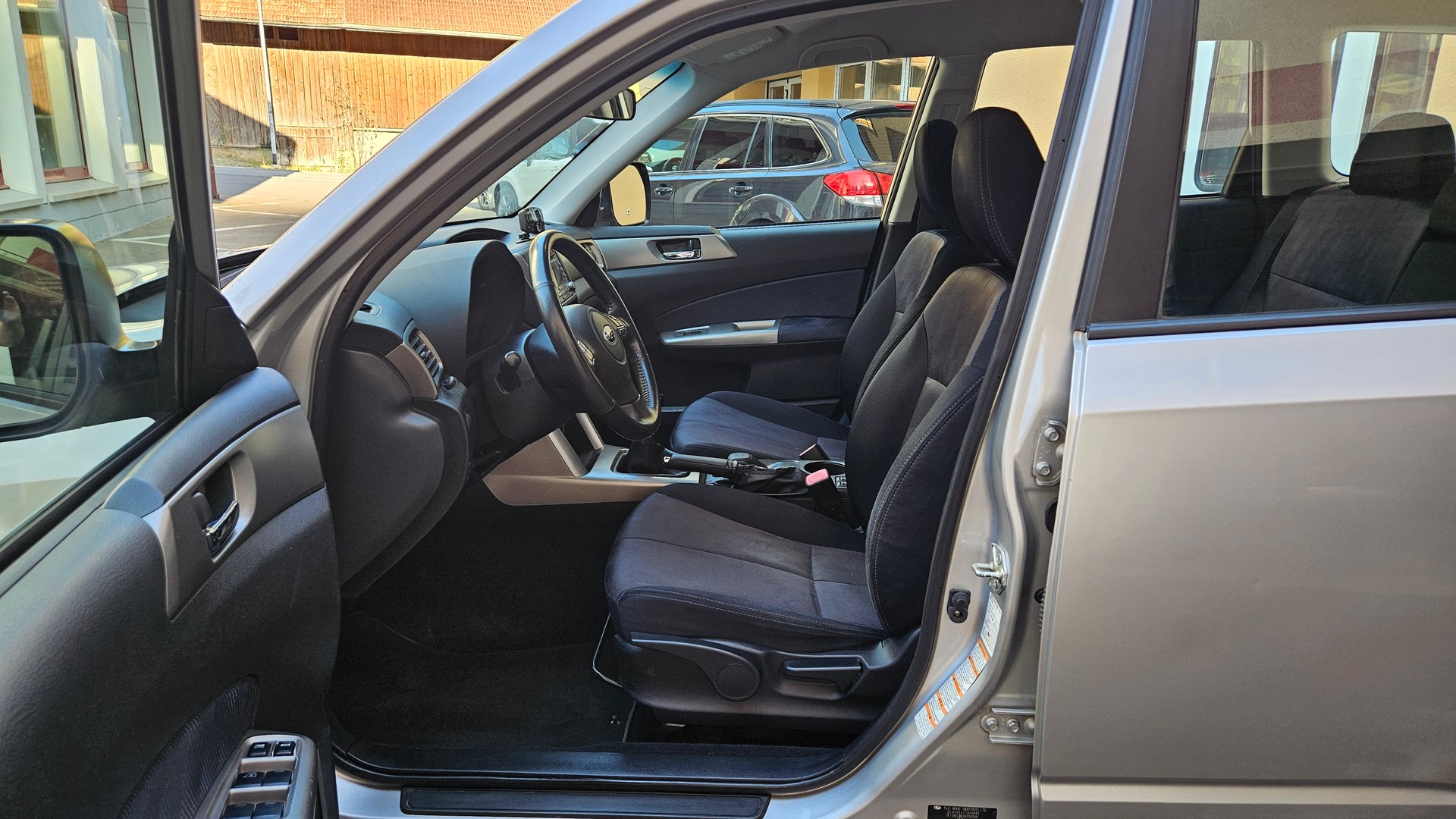 SUBARU Forester 2.0X Swiss-image-9