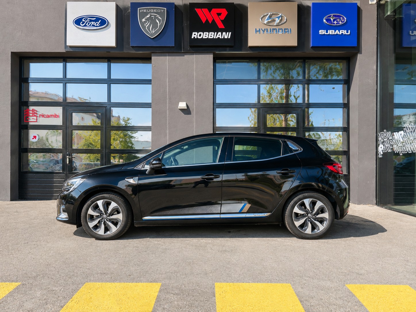 RENAULT Clio 1.6 E-Tech Intens-showroom-element-1