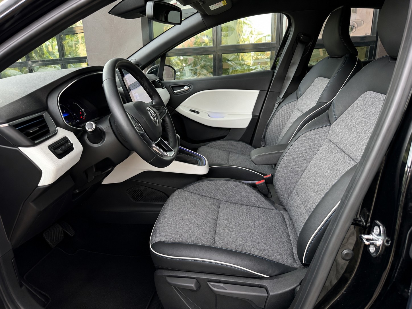 RENAULT Clio 1.6 E-Tech Intens-image-7