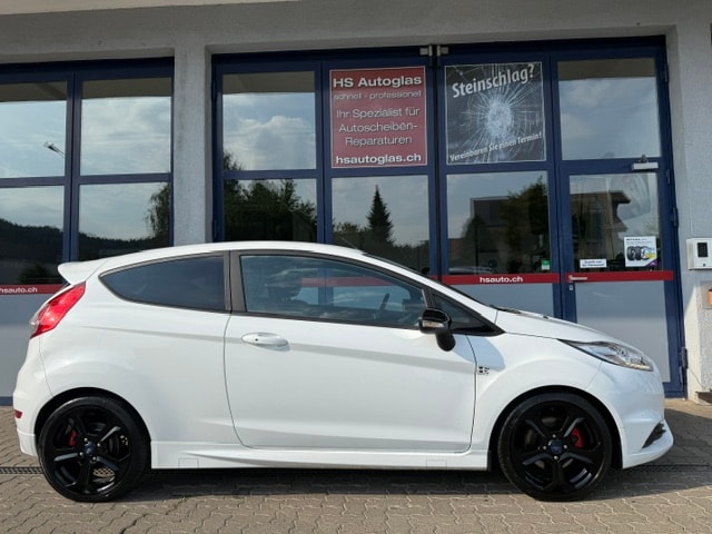 FORD Fiesta 1.6 SCTi ST-2 black&white-image-1