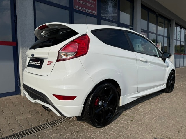 FORD Fiesta 1.6 SCTi ST-2 black&white-image-2