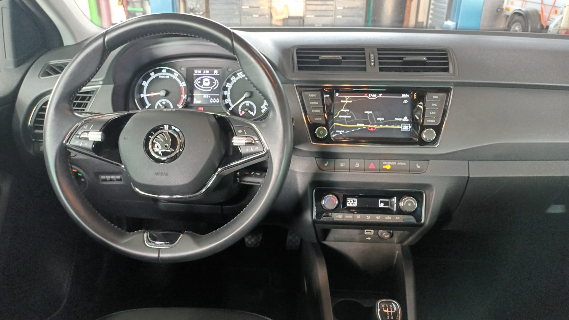 SKODA Fabia Combi 1.0 TSI Ambition-image-9