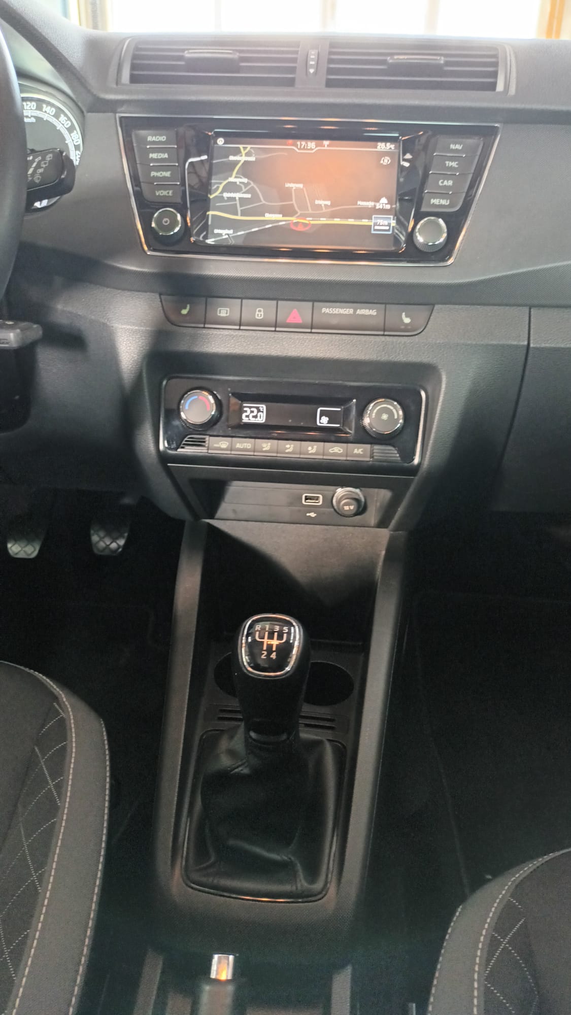 SKODA Fabia Combi 1.0 TSI Ambition-image-10