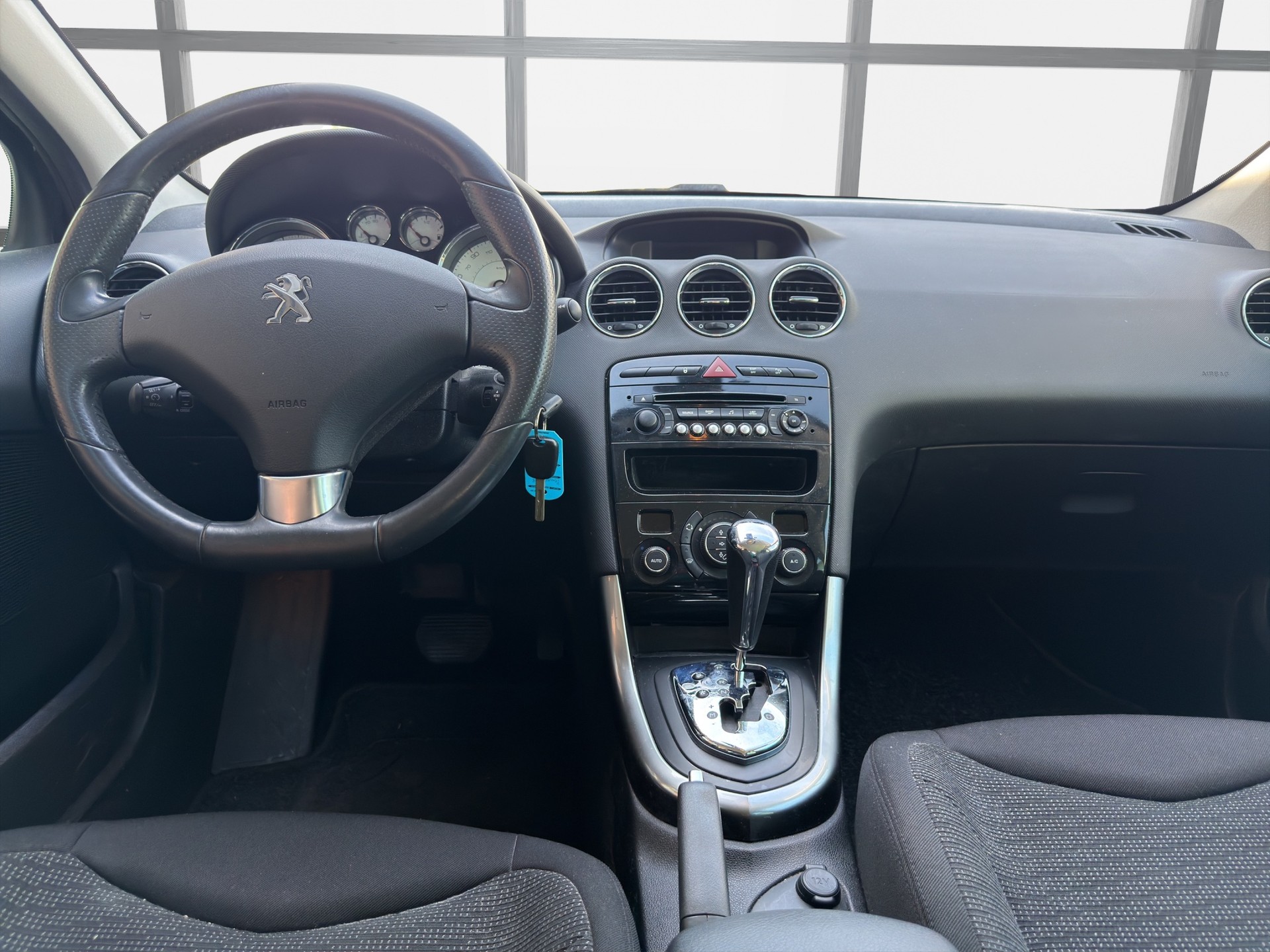 PEUGEOT 308-image-13
