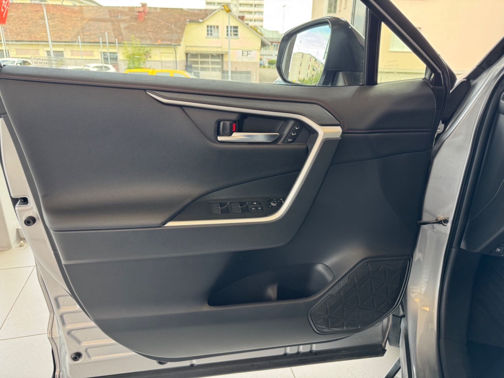 TOYOTA RAV 4 RAV-4 2.5 PHEV Platinum-image-12