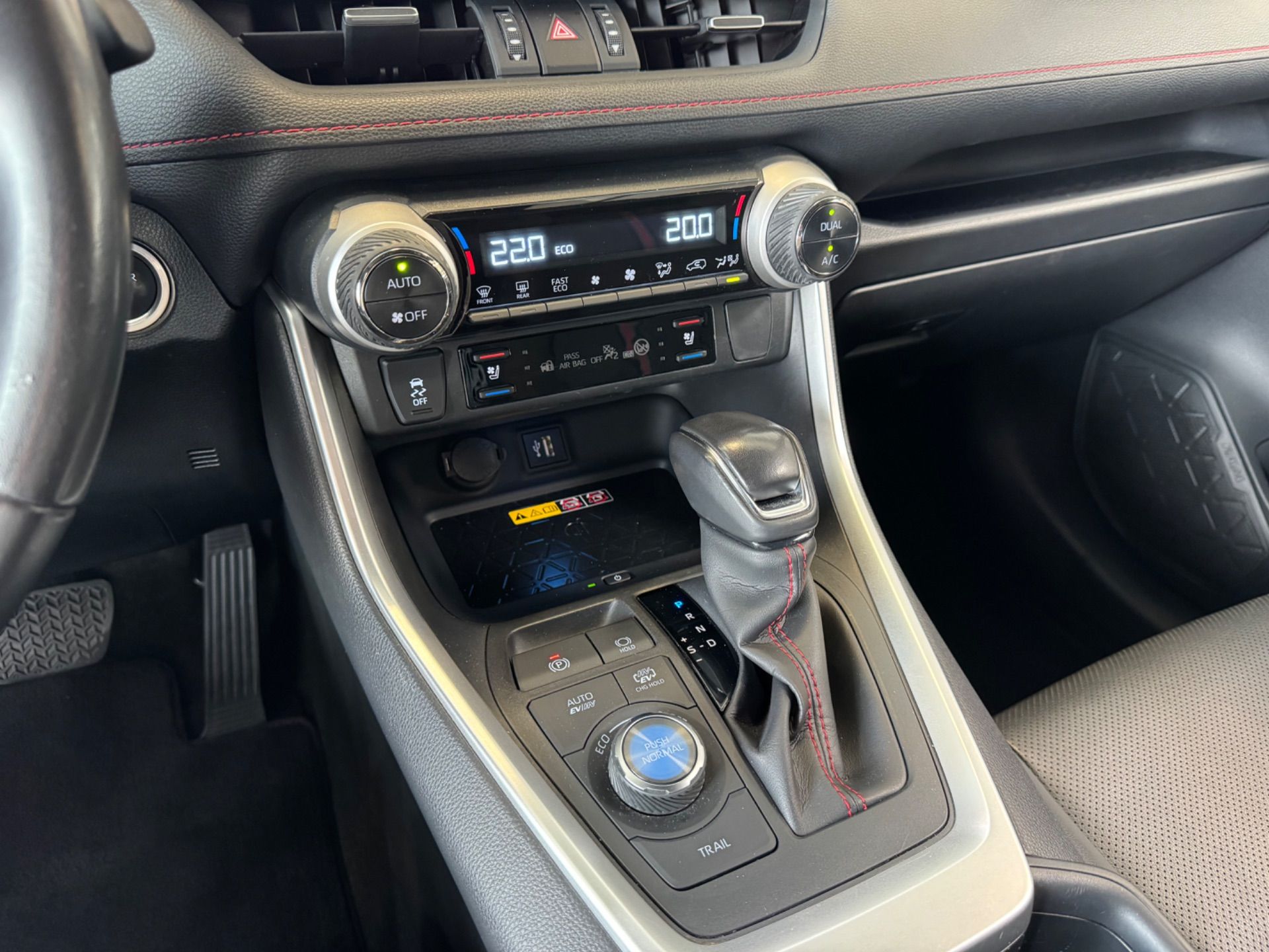 TOYOTA RAV 4 RAV-4 2.5 PHEV Platinum-image-17
