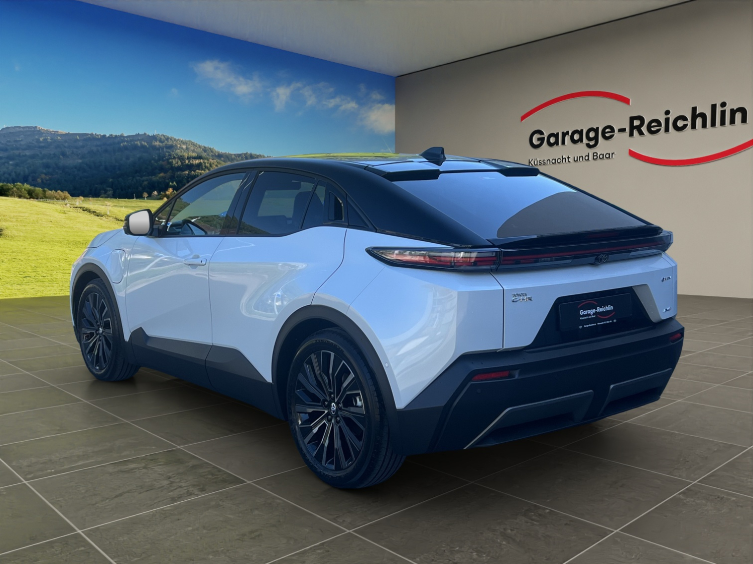 TOYOTA C-HR+ Premium AWD-showroom-element-2