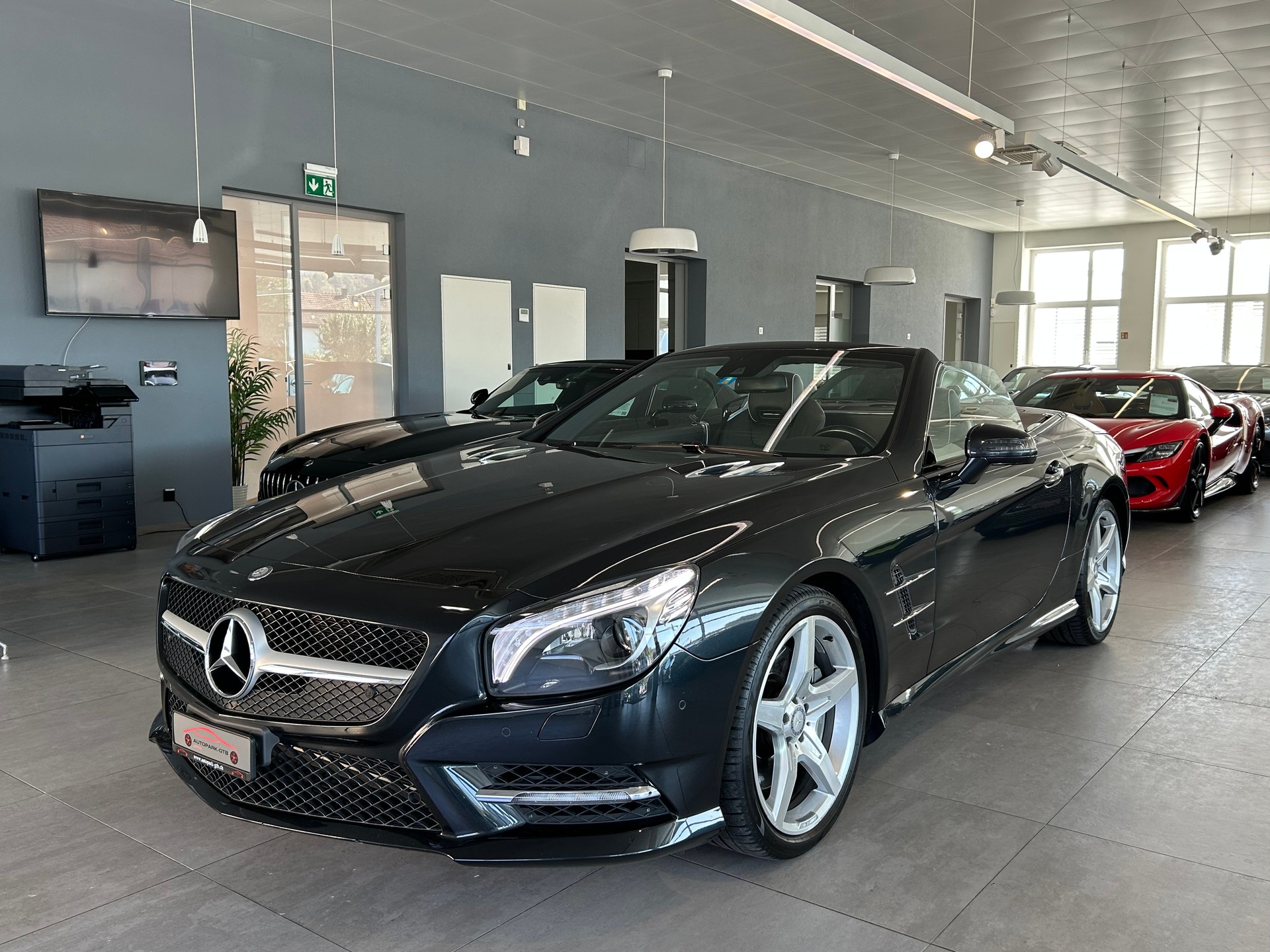 MERCEDES-BENZ SL 350 7G-Tronic-showroom-element-2