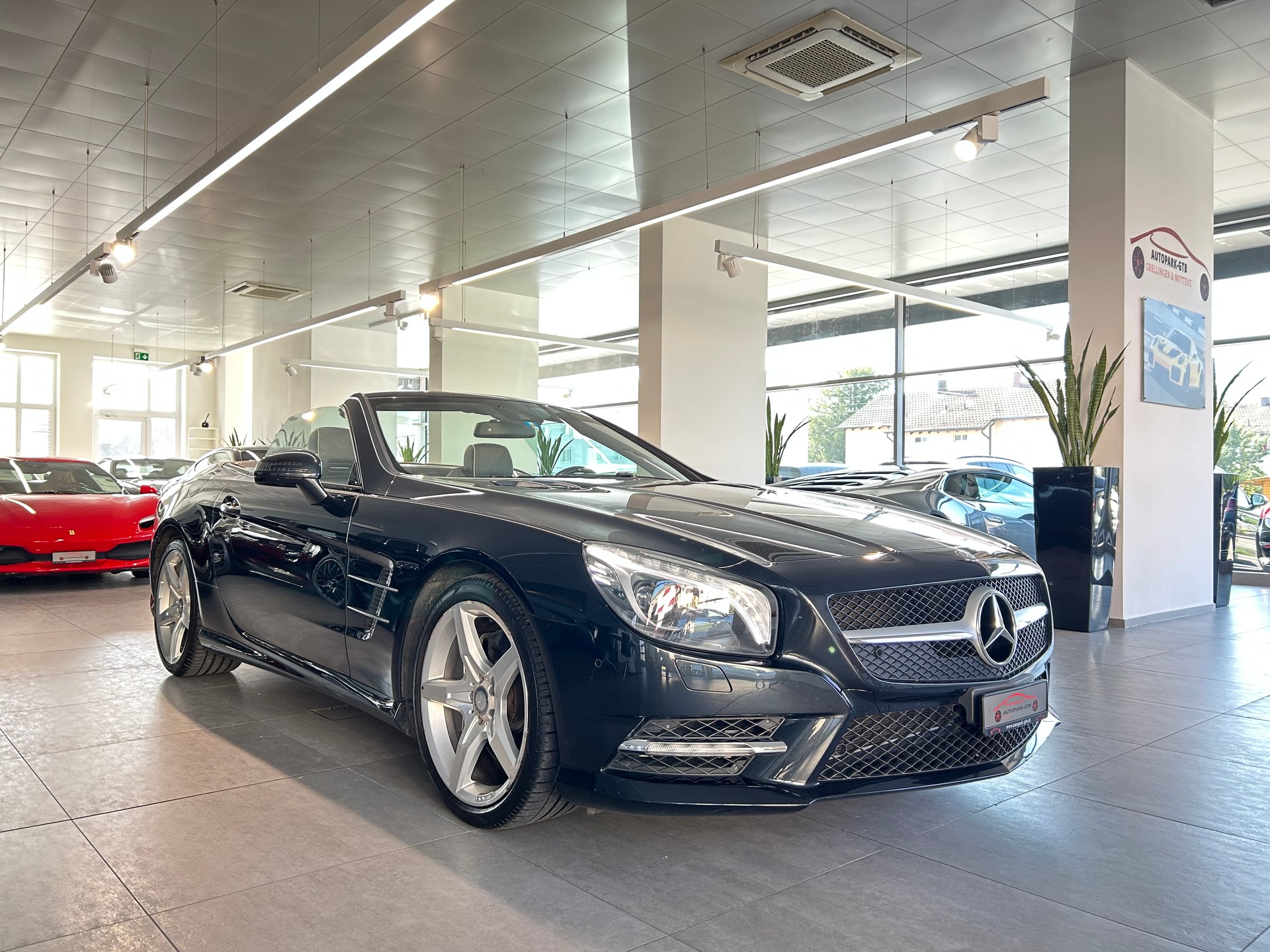 MERCEDES-BENZ SL 350 7G-Tronic-showroom-element-1