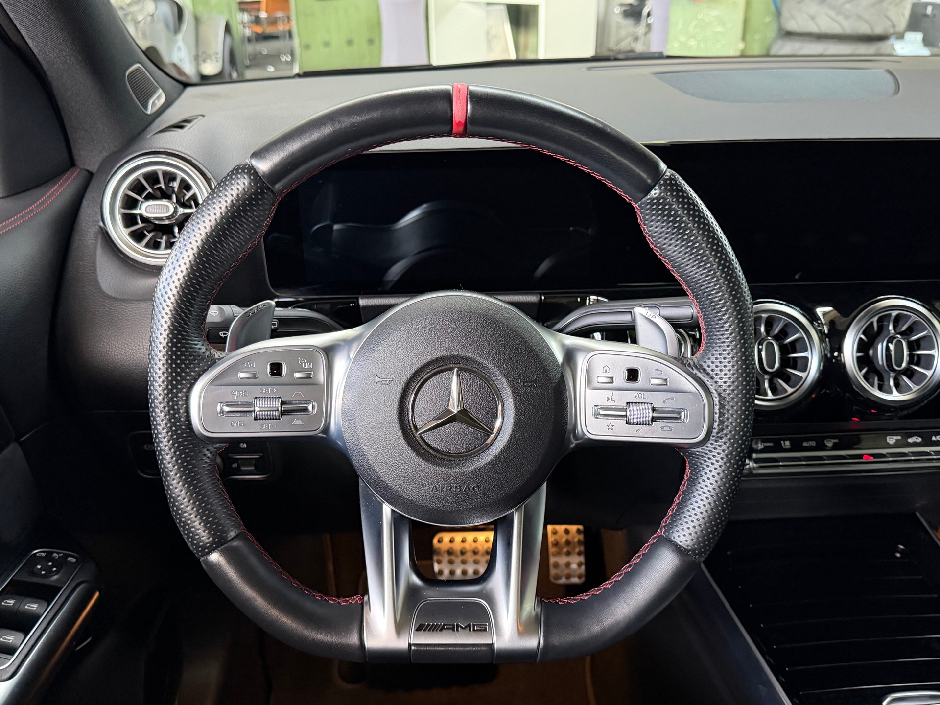 MERCEDES-BENZ GLA 35 AMG 4Matic 8G-Speedshift DCT-image-12