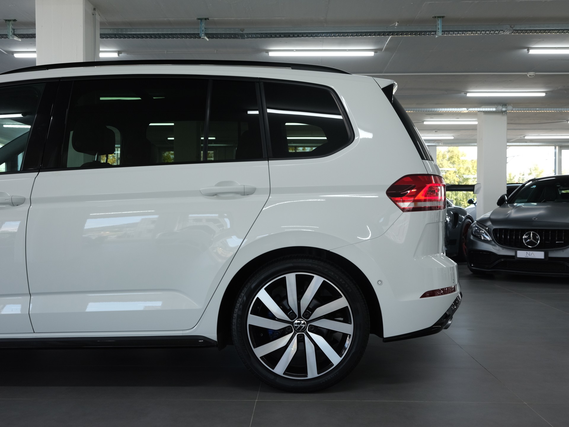 VW Touran 2.0 TDI BlueMotion Technology Highline DSG *R-Line* *Panorama* *Rückfahrkamera*-image-14