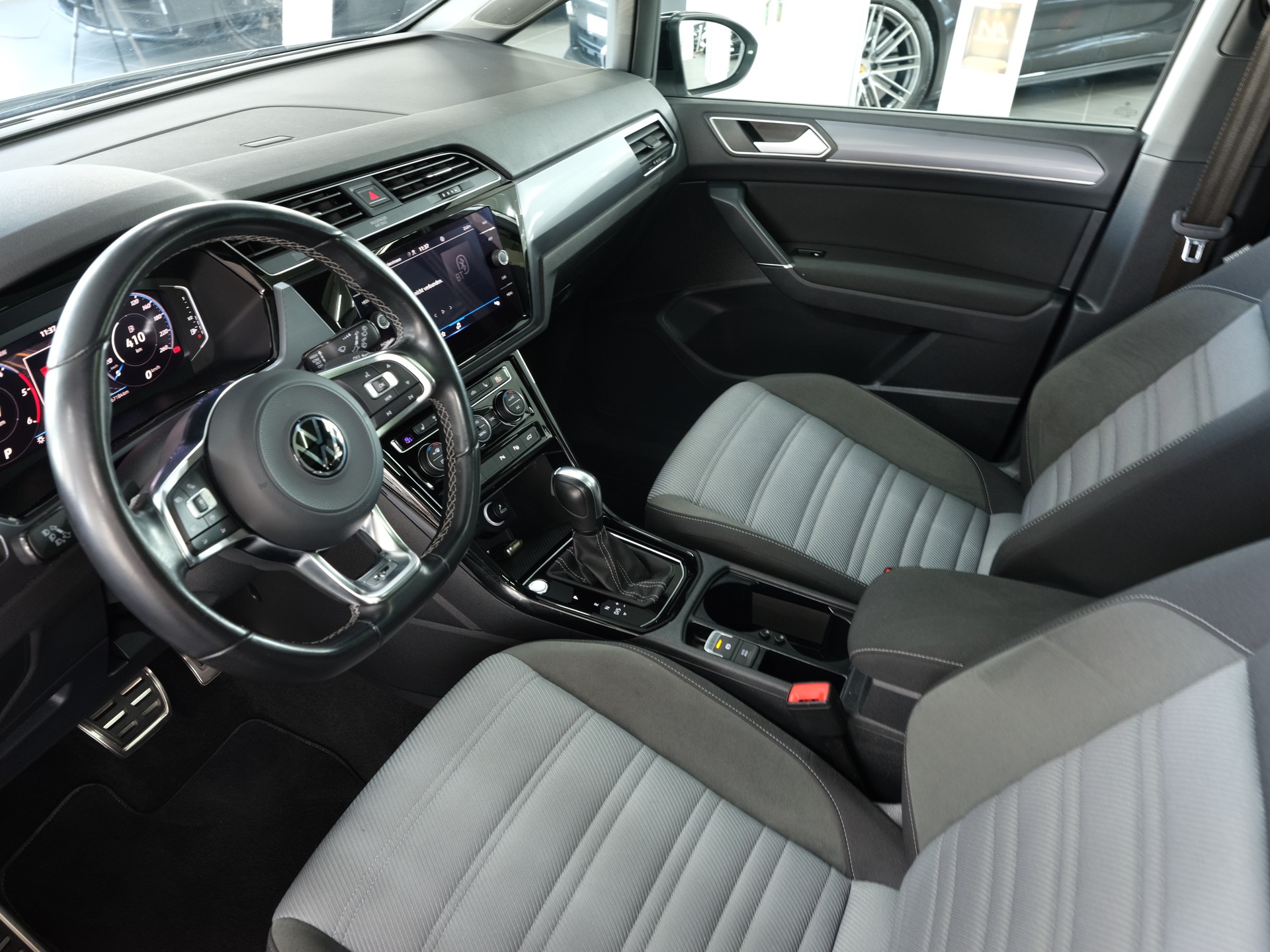 VW Touran 2.0 TDI BlueMotion Technology Highline DSG *R-Line* *Panorama* *Rückfahrkamera*-image-20