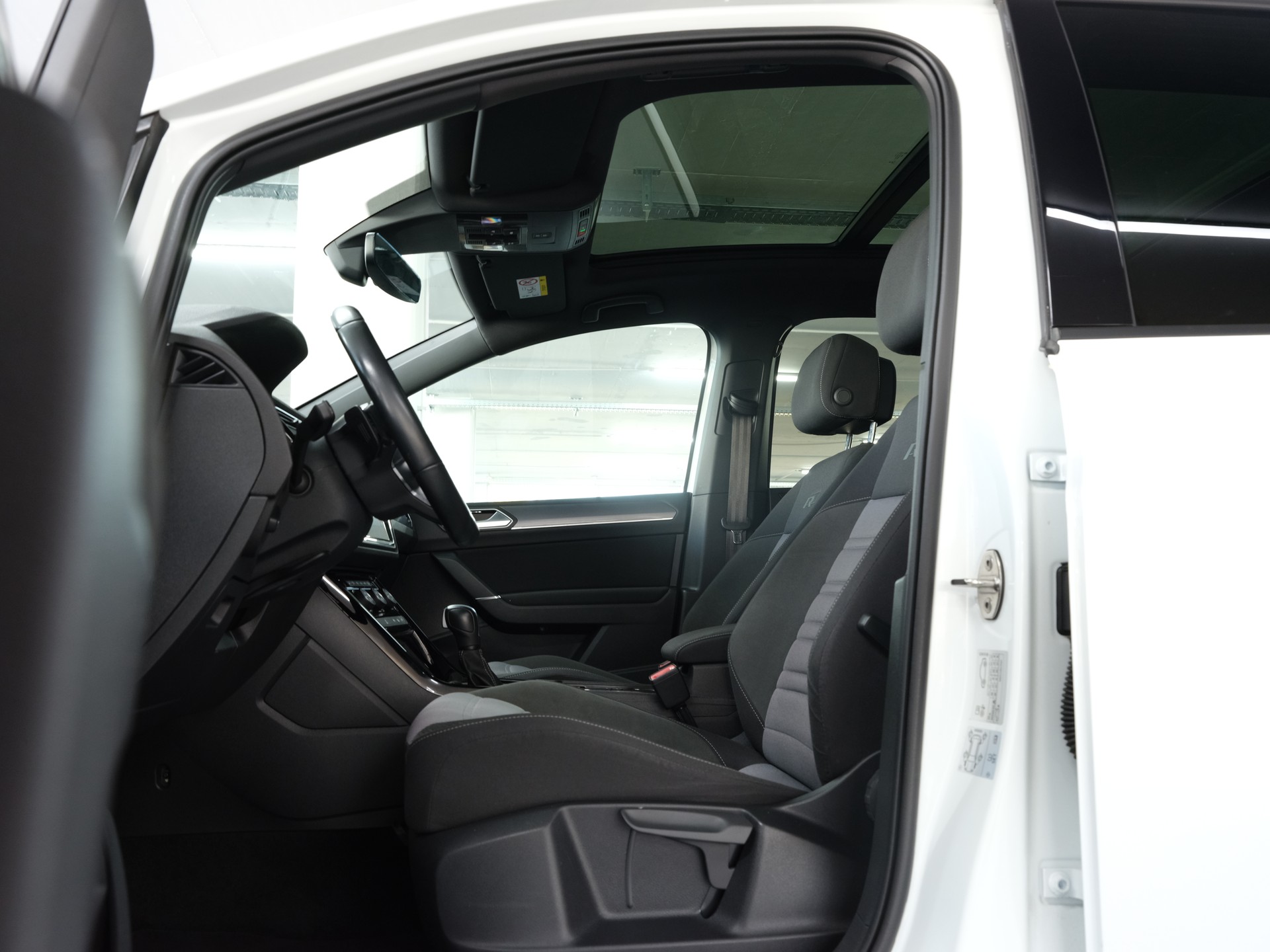 VW Touran 2.0 TDI BlueMotion Technology Highline DSG *R-Line* *Panorama* *Rückfahrkamera*-image-21