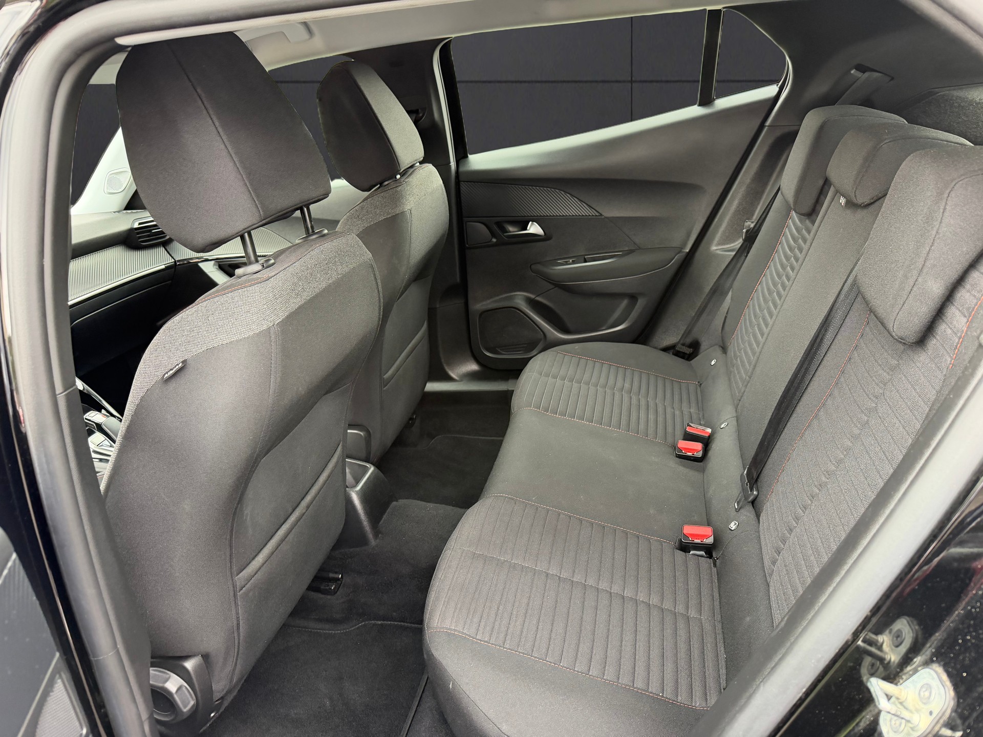 PEUGEOT 2008 1.5 BlueHDi Allure EAT8-image-7