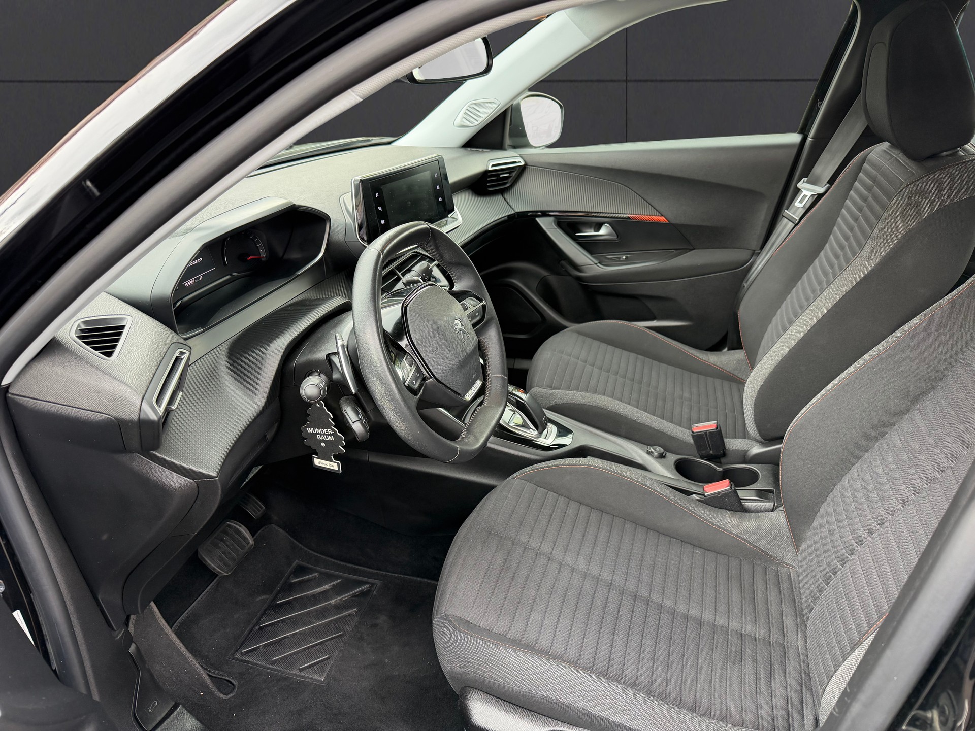 PEUGEOT 2008 1.5 BlueHDi Allure EAT8-image-6