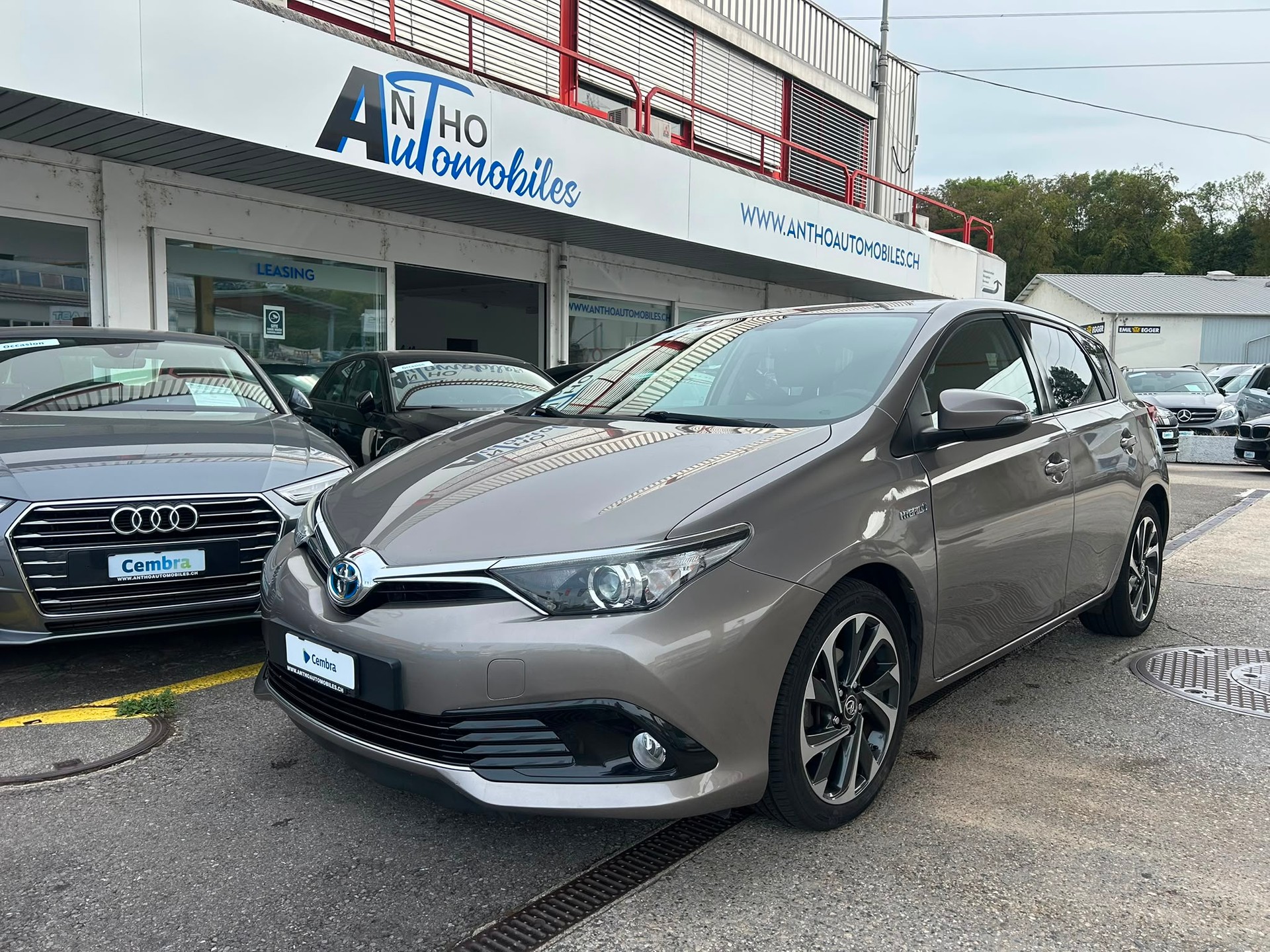 TOYOTA Auris 1.8 HSD Style e-CVT