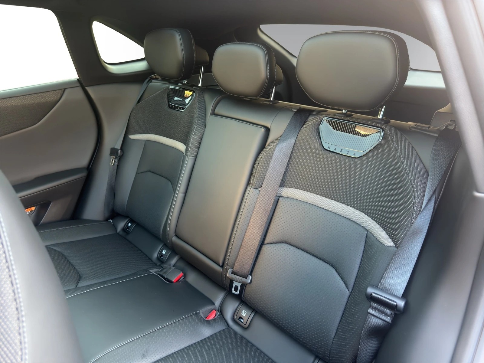 MAZDA CX-6e-image-12