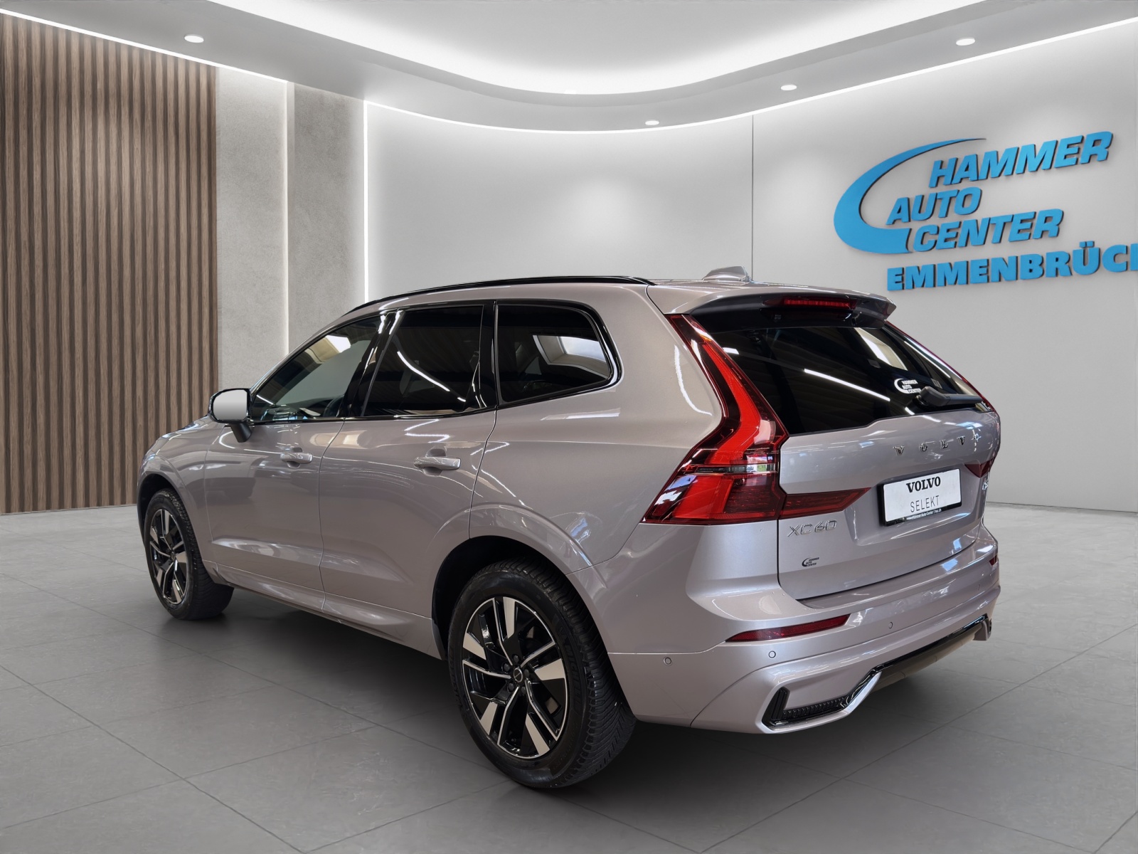 VOLVO XC60 2.0 B5 MH Plus Dark AWD-image-2
