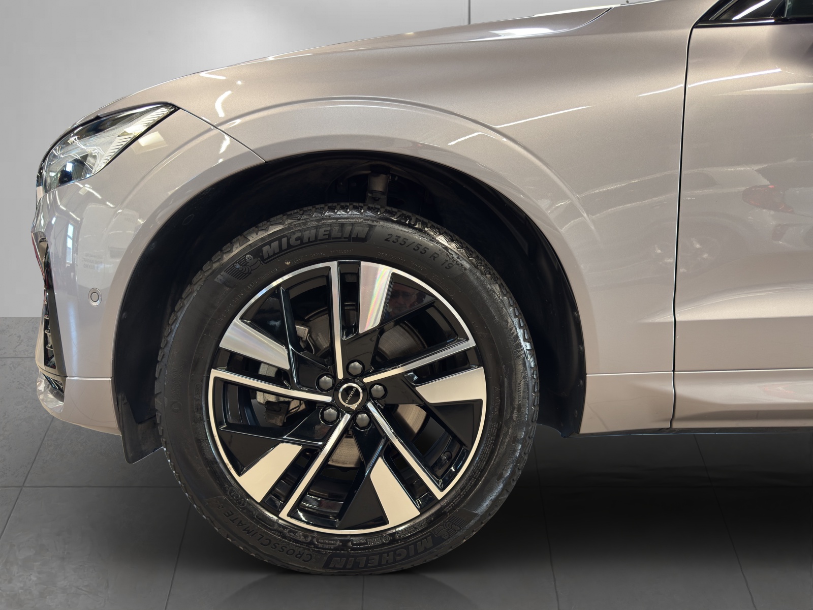 VOLVO XC60 2.0 B5 MH Plus Dark AWD-image-5
