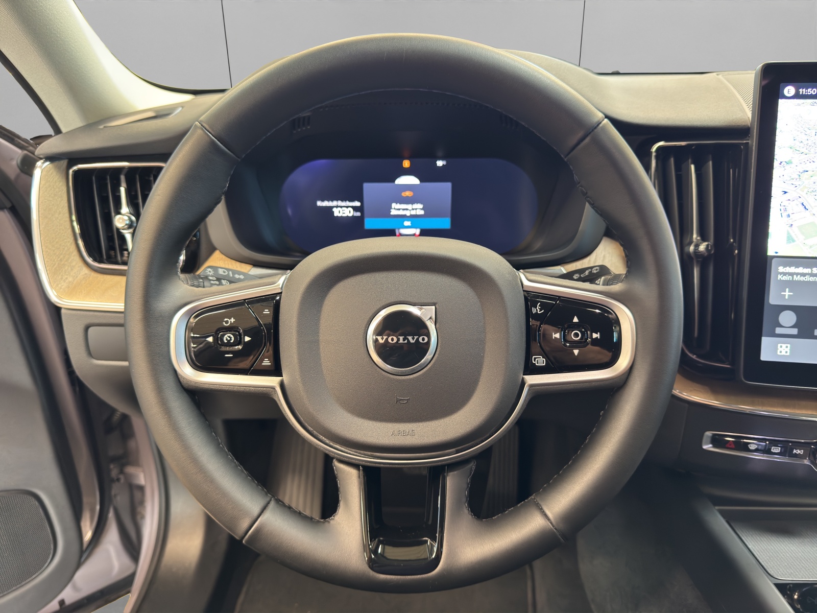 VOLVO XC60 2.0 B5 MH Plus Dark AWD-image-7