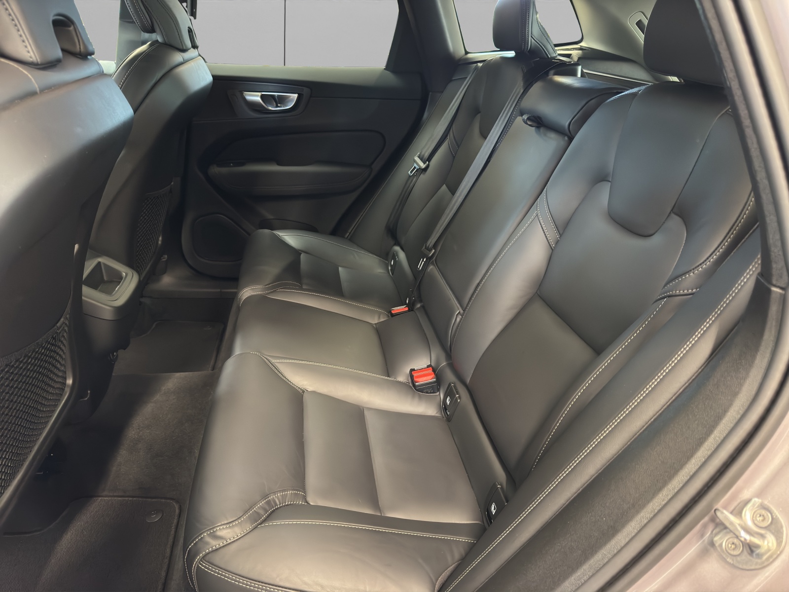 VOLVO XC60 2.0 B5 MH Plus Dark AWD-image-12
