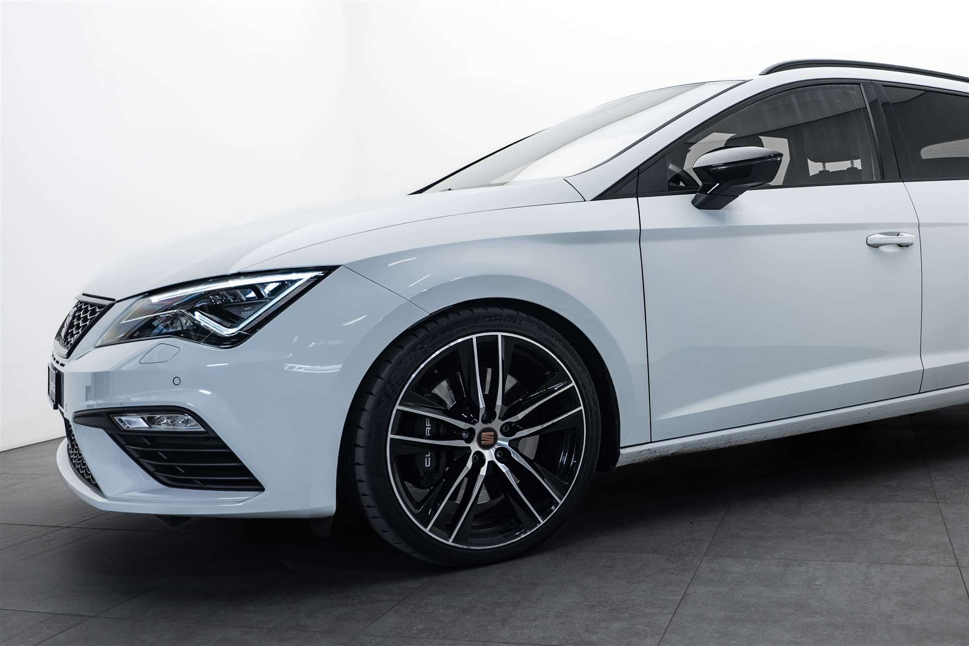 SEAT SEAT Leon ST 2.0 TSI Swiss Cupra 300 4 Drive DSG-showroom-element-1