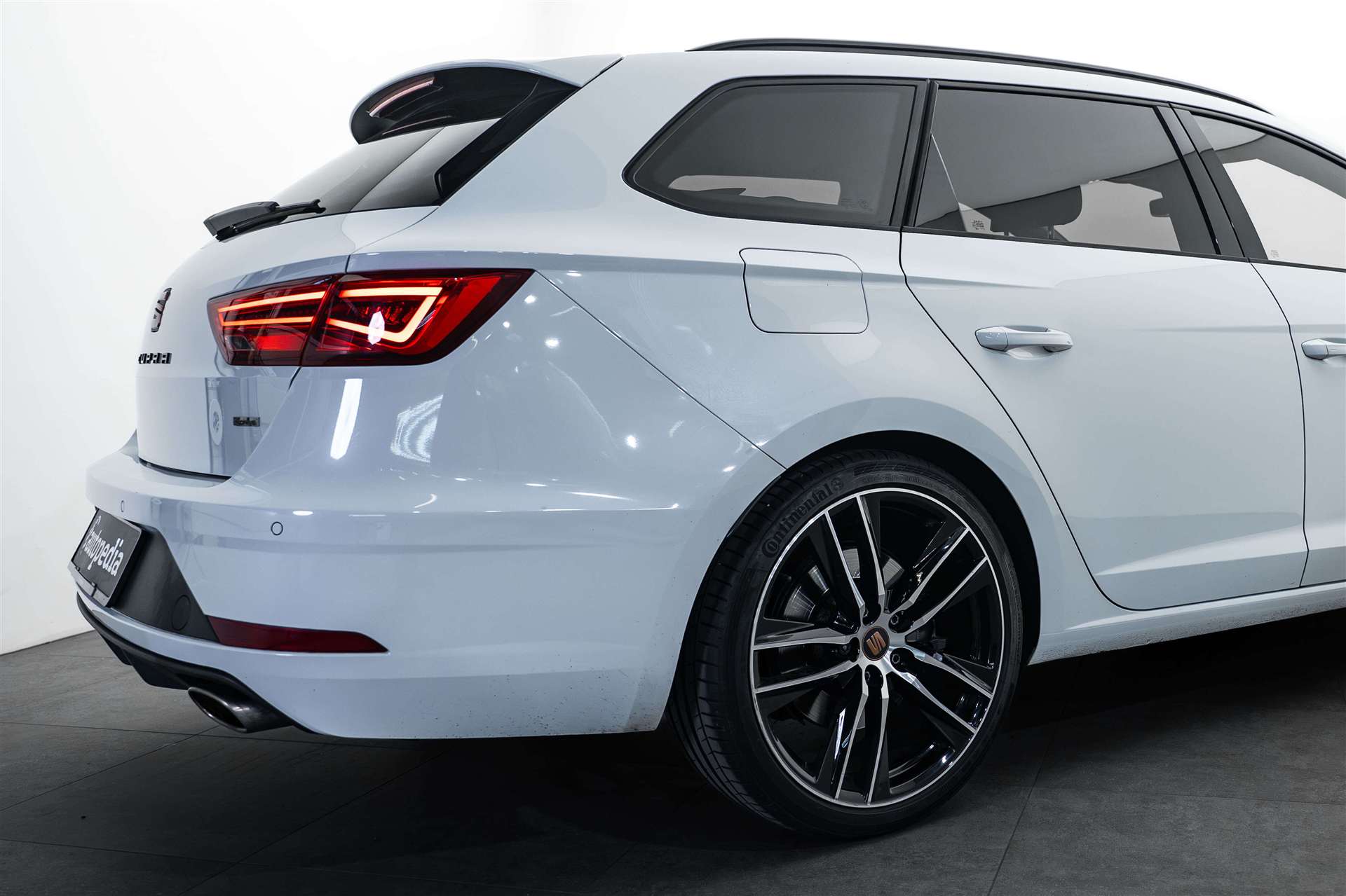 SEAT SEAT Leon ST 2.0 TSI Swiss Cupra 300 4 Drive DSG-showroom-element-3