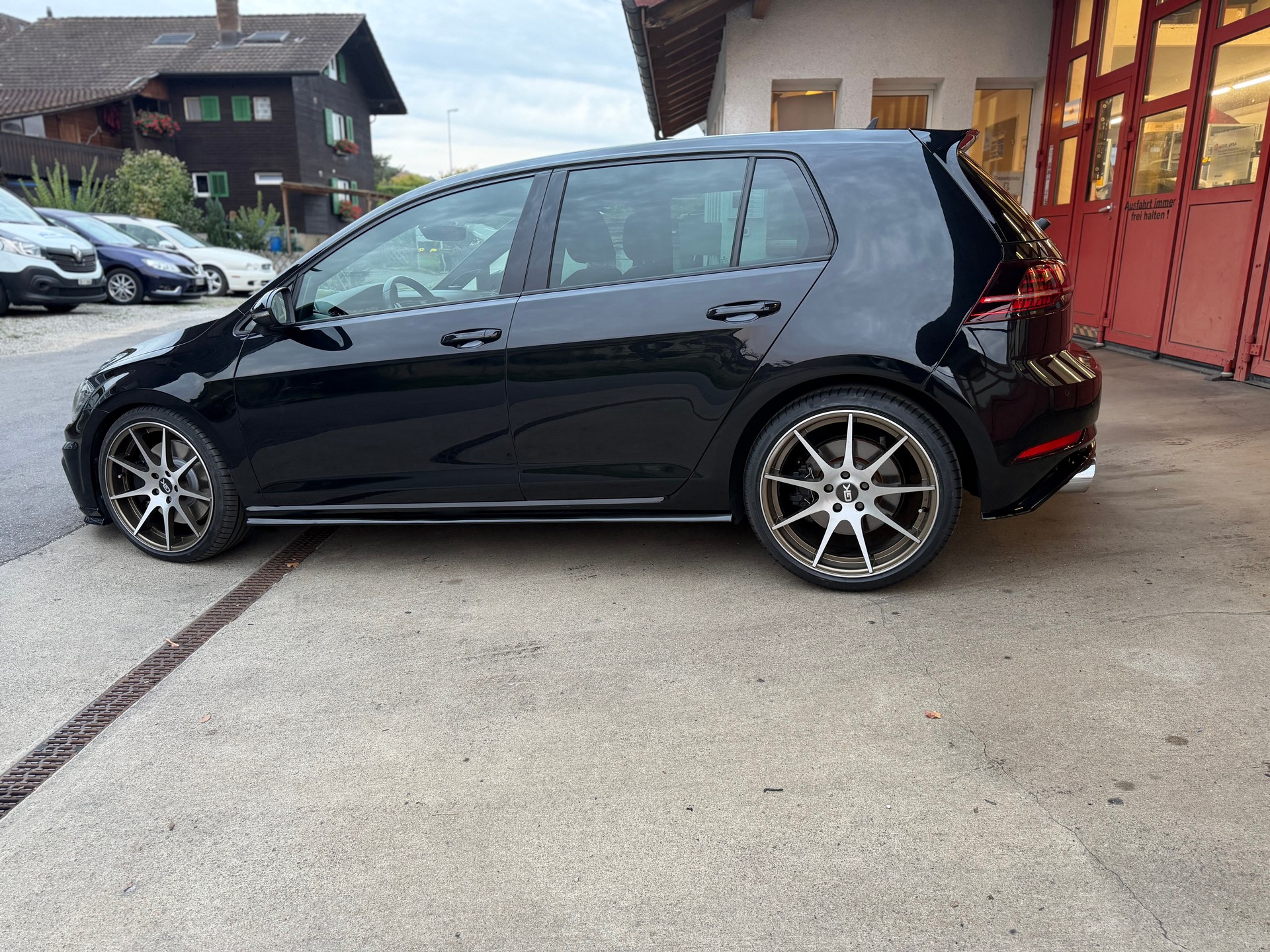VW Golf 2.0 TSI R 4Motion DSG-showroom-element-3