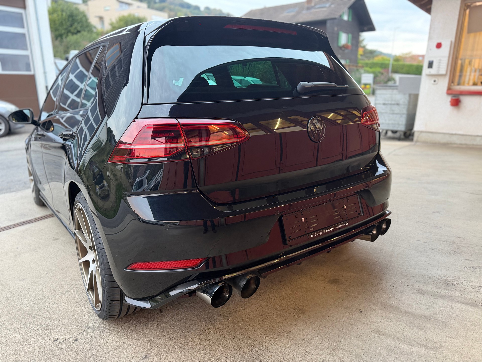 VW Golf 2.0 TSI R 4Motion DSG-image-5