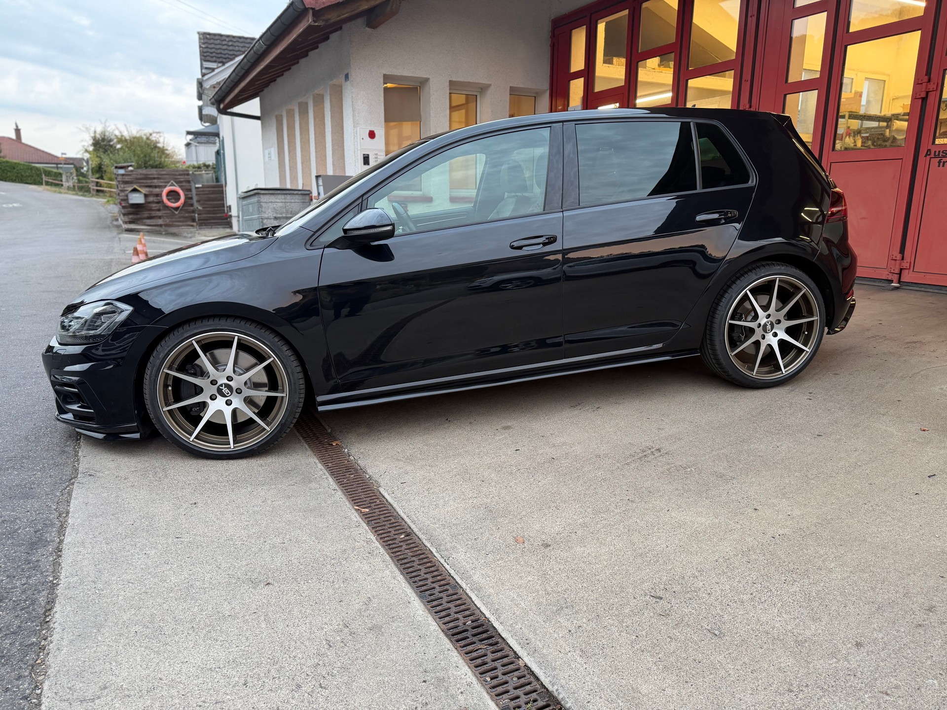 VW Golf 2.0 TSI R 4Motion DSG-showroom-element-2