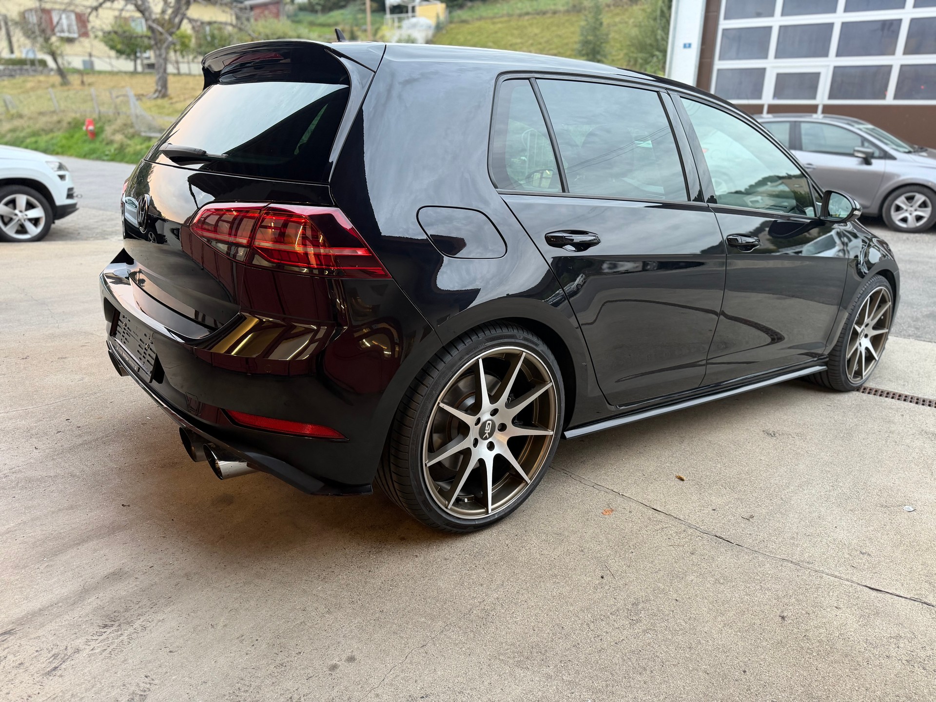 VW Golf 2.0 TSI R 4Motion DSG-image-7