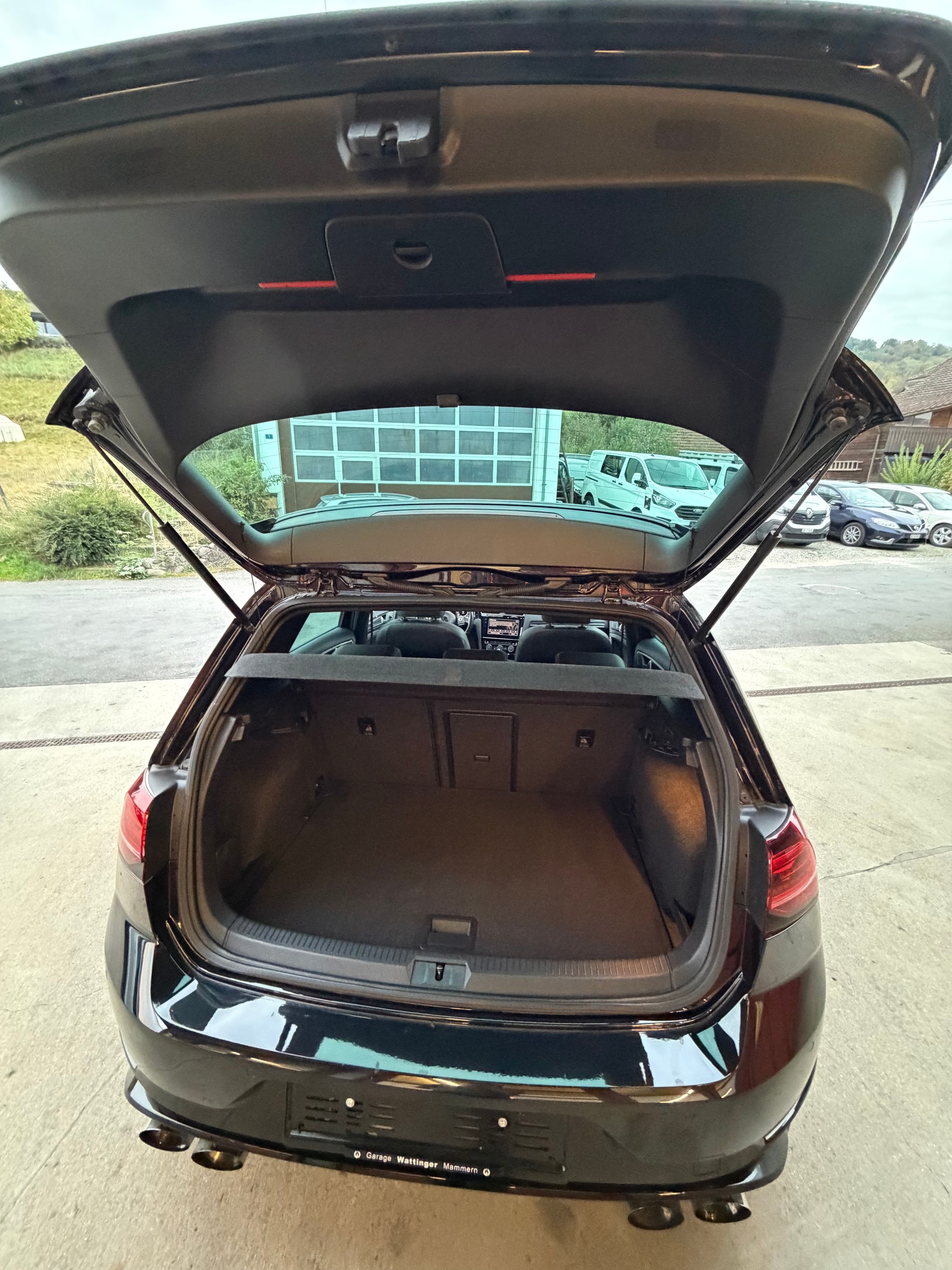 VW Golf 2.0 TSI R 4Motion DSG-image-16