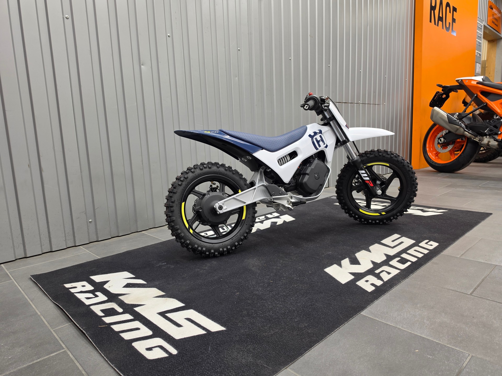 HUSQVARNA EE 2-image-5