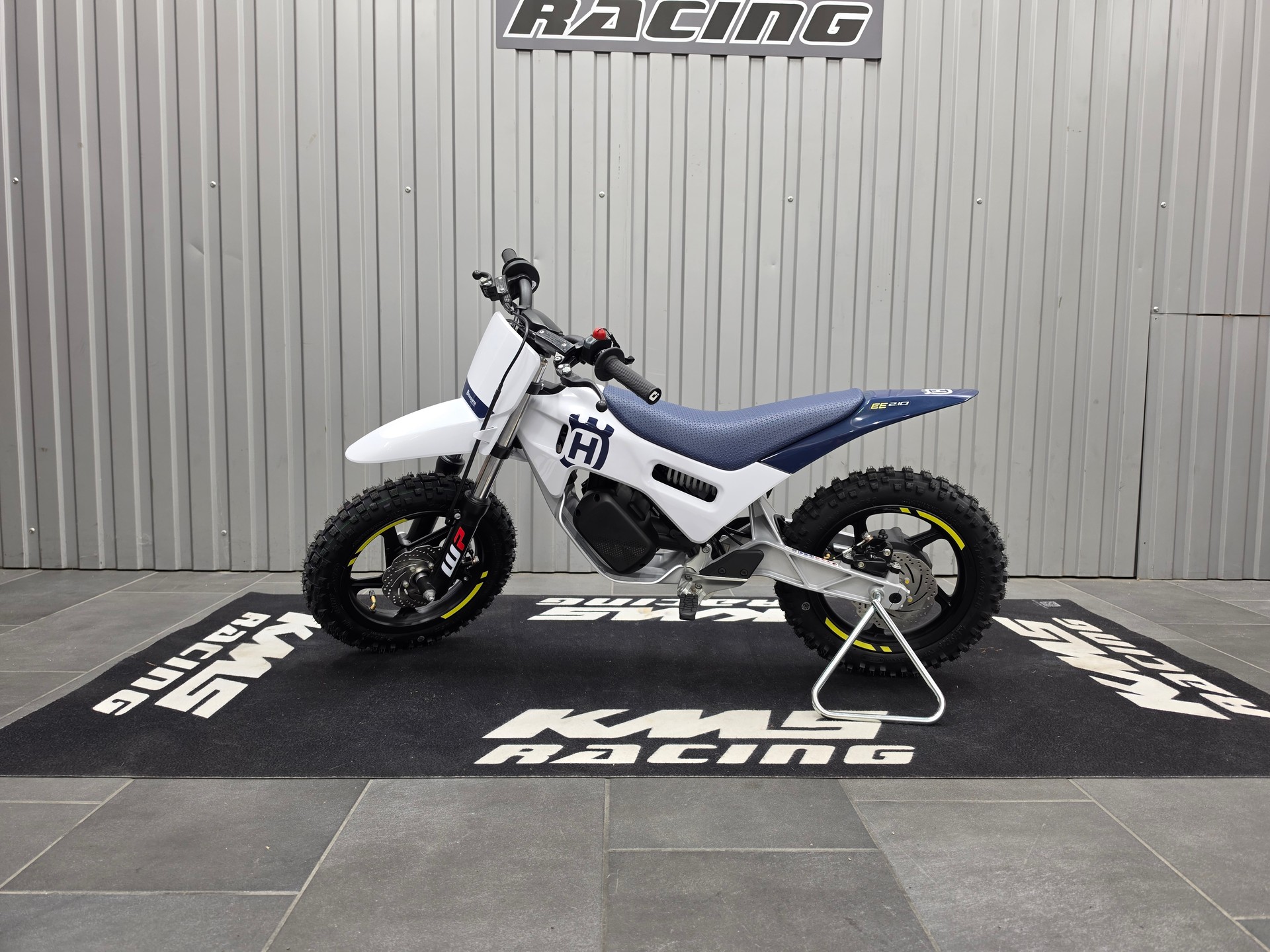 HUSQVARNA EE 2-showroom-element-1