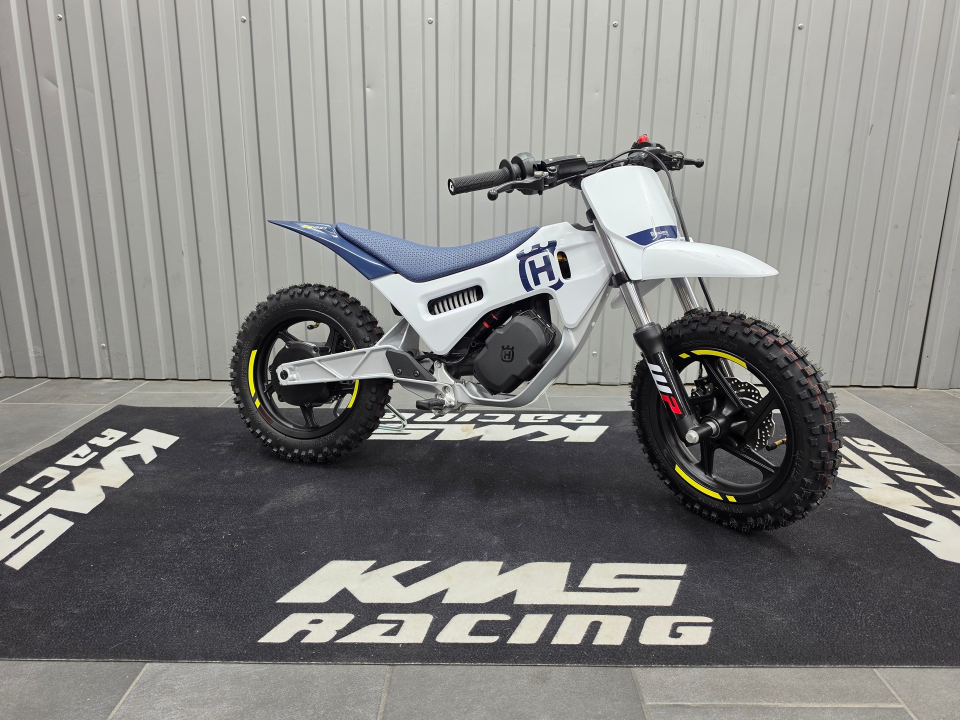 HUSQVARNA EE 2