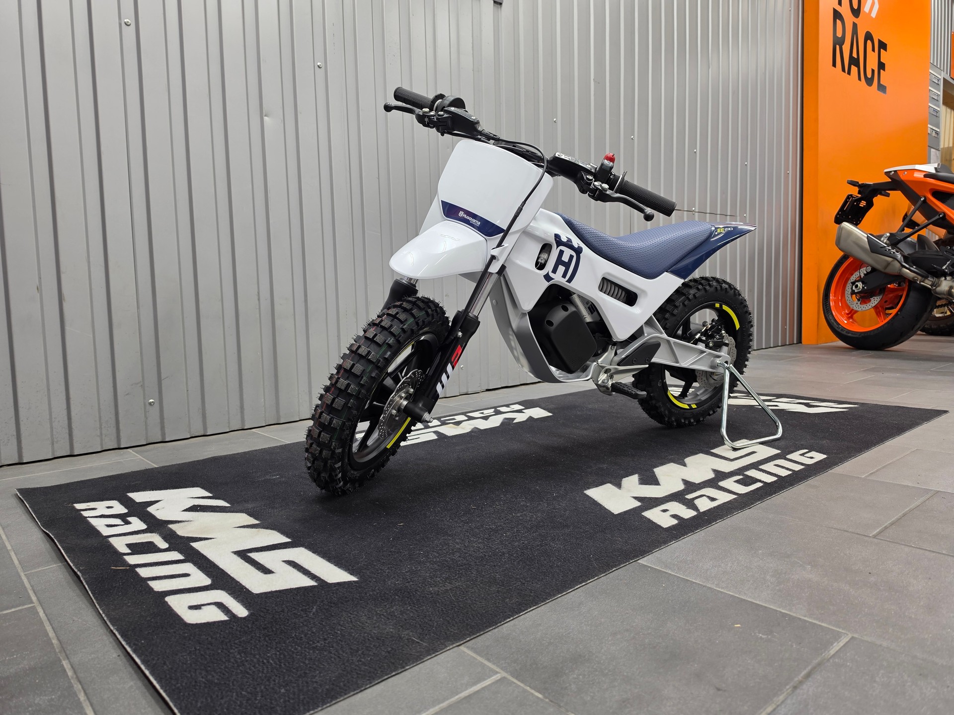 HUSQVARNA EE 2-showroom-element-2